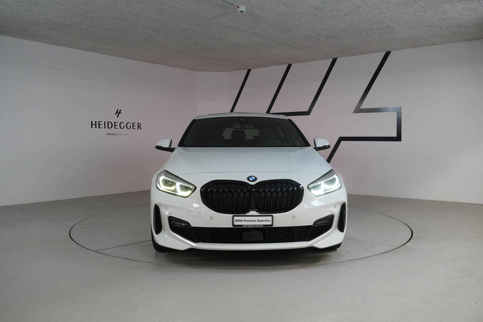 BMW 120d xDrive Steptronic M Sport-image-1