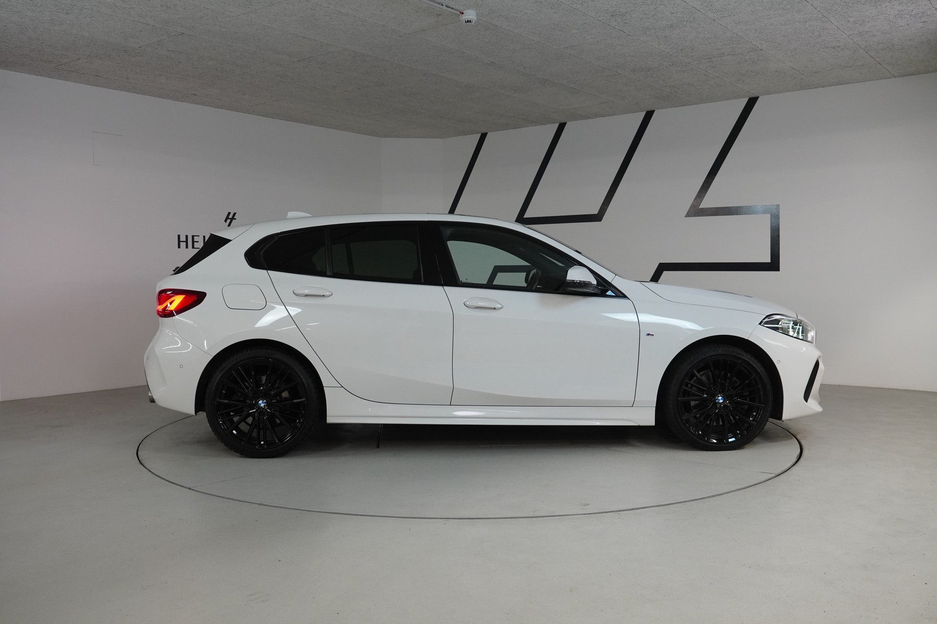 BMW 120d xDrive Steptronic M Sport-image-7
