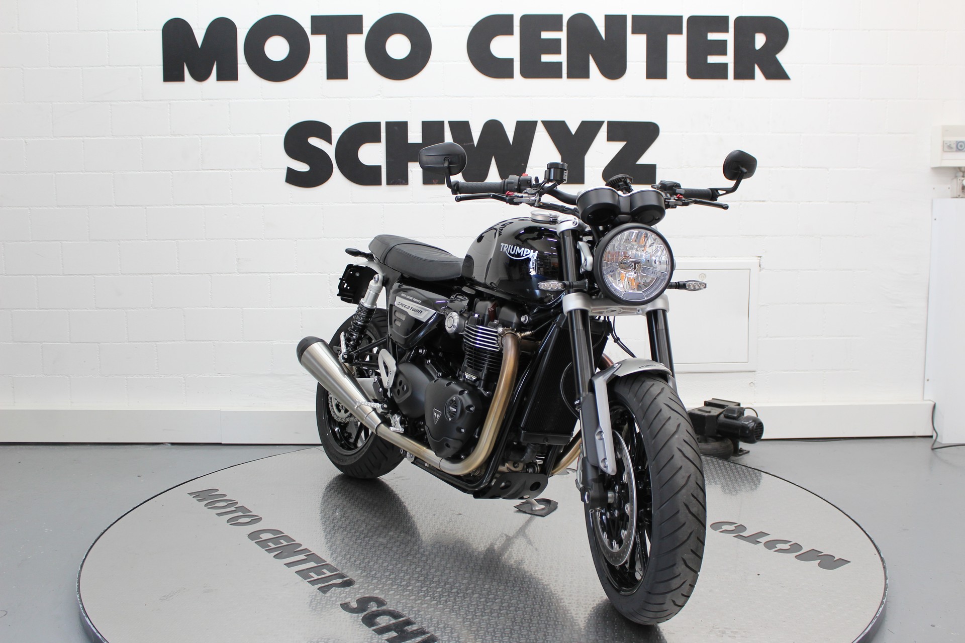 TRIUMPH Speed Twin 1200-showroom-element-2