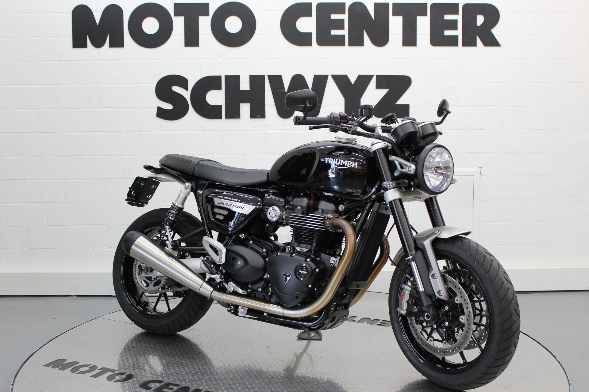 TRIUMPH Speed Twin 1200-showroom-element-1