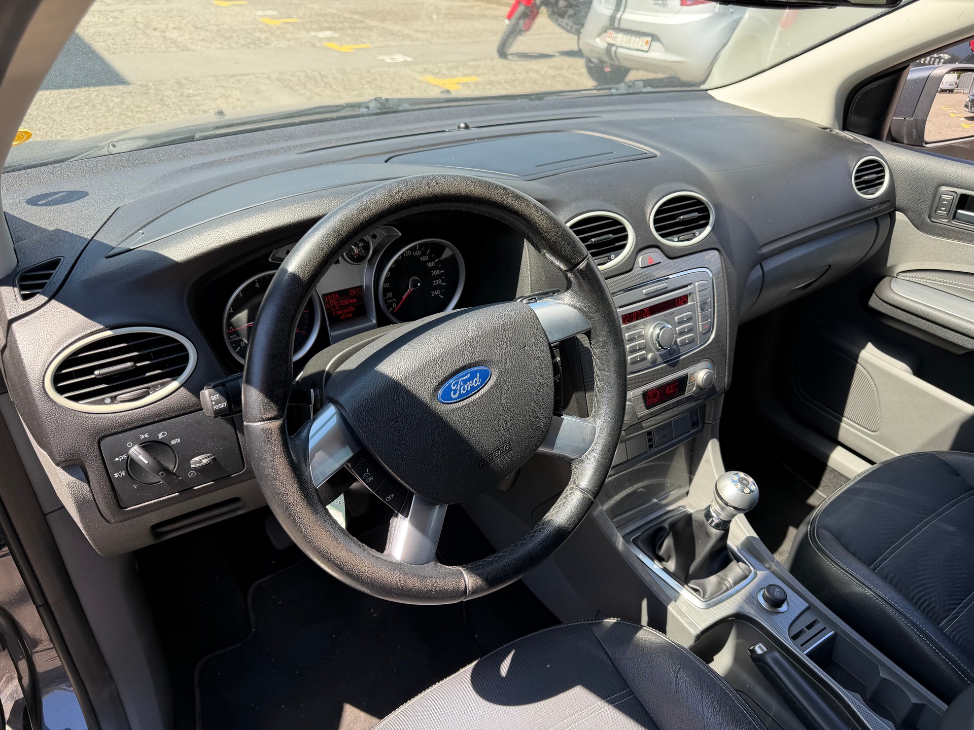 FORD Focus 2.0i Titanium-image-10