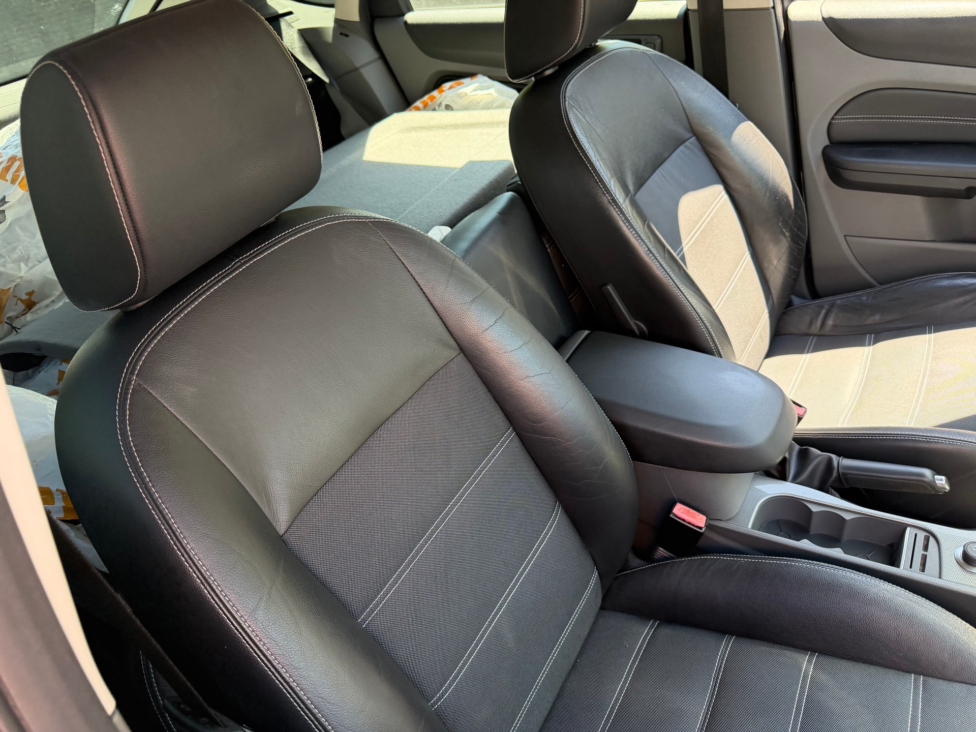 FORD Focus 2.0i Titanium-image-3