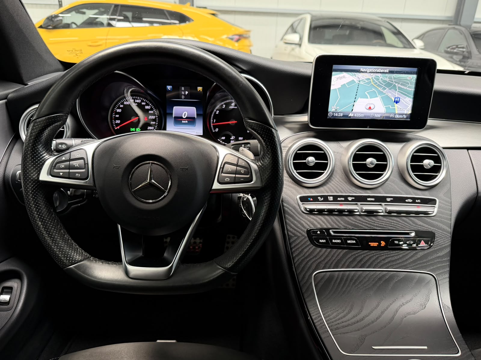 MERCEDES-BENZ C 180 Coupé AMG Line 9G-Tronic-image-17
