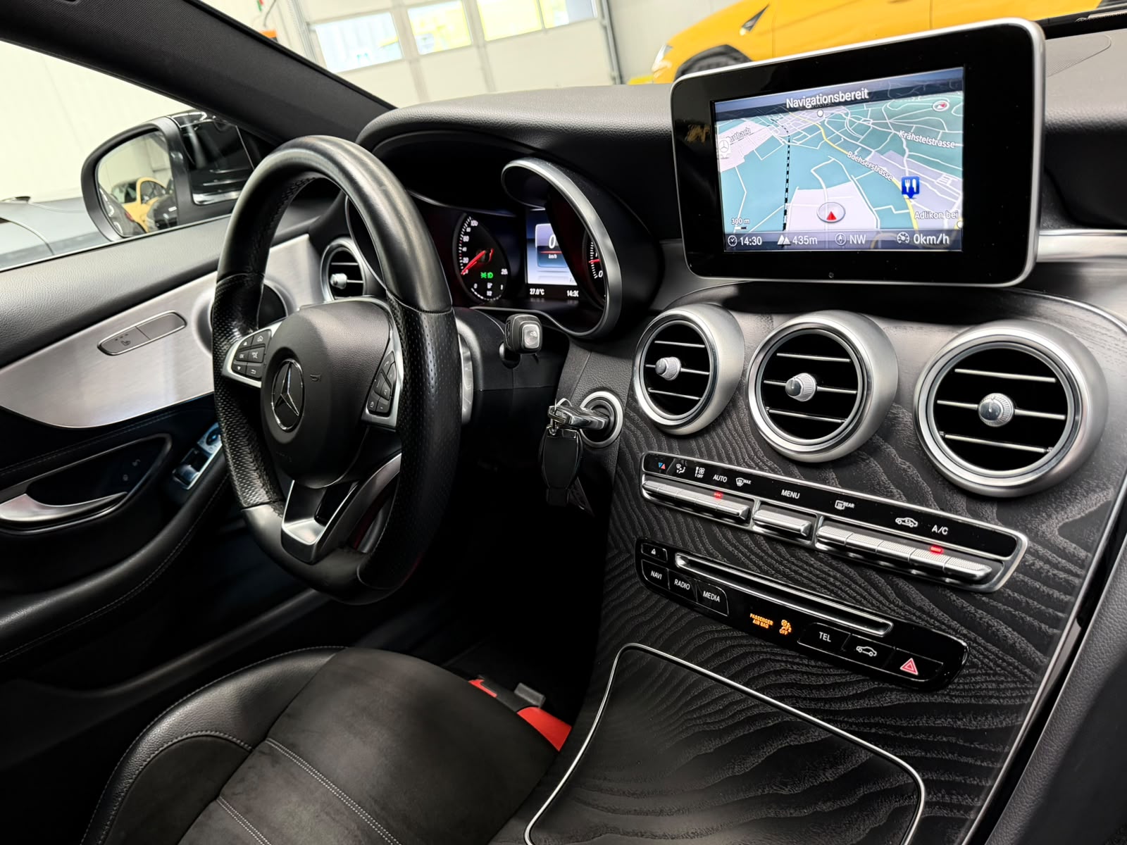 MERCEDES-BENZ C 180 Coupé AMG Line 9G-Tronic-image-25