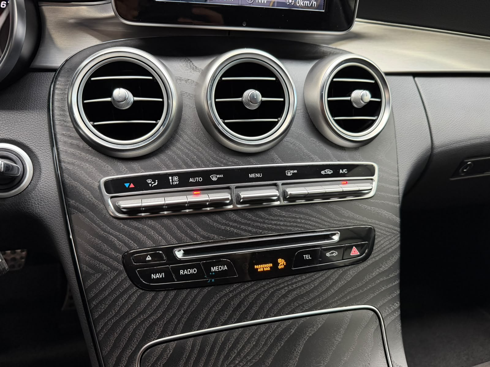 MERCEDES-BENZ C 180 Coupé AMG Line 9G-Tronic-image-19