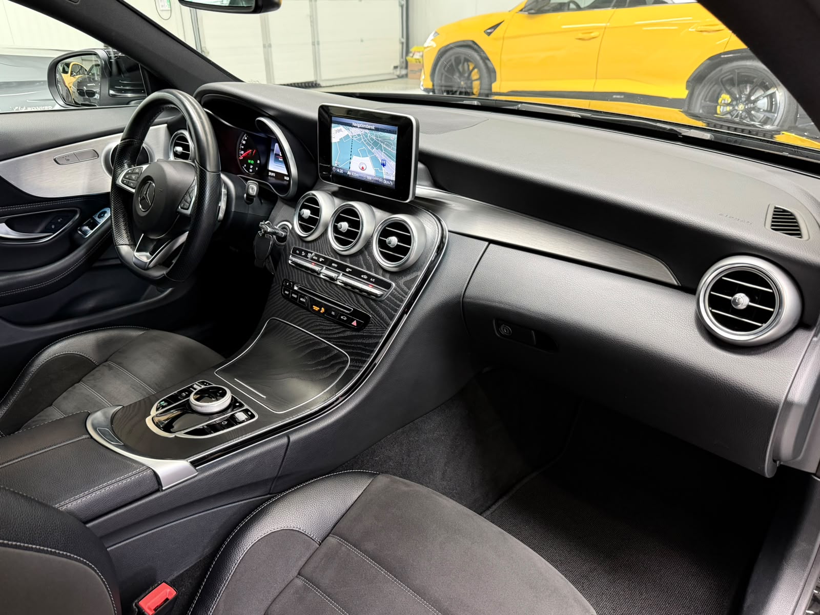 MERCEDES-BENZ C 180 Coupé AMG Line 9G-Tronic-image-24