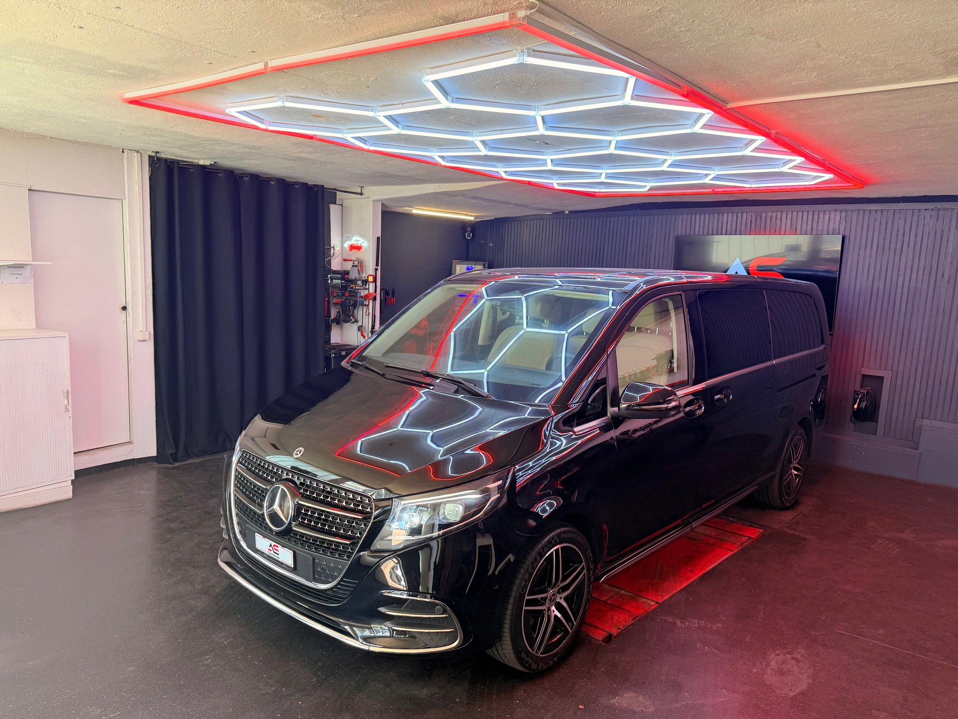 MERCEDES-BENZ V 300 d extralang Swiss Edition 4Matic 9G-Tronic-image-0