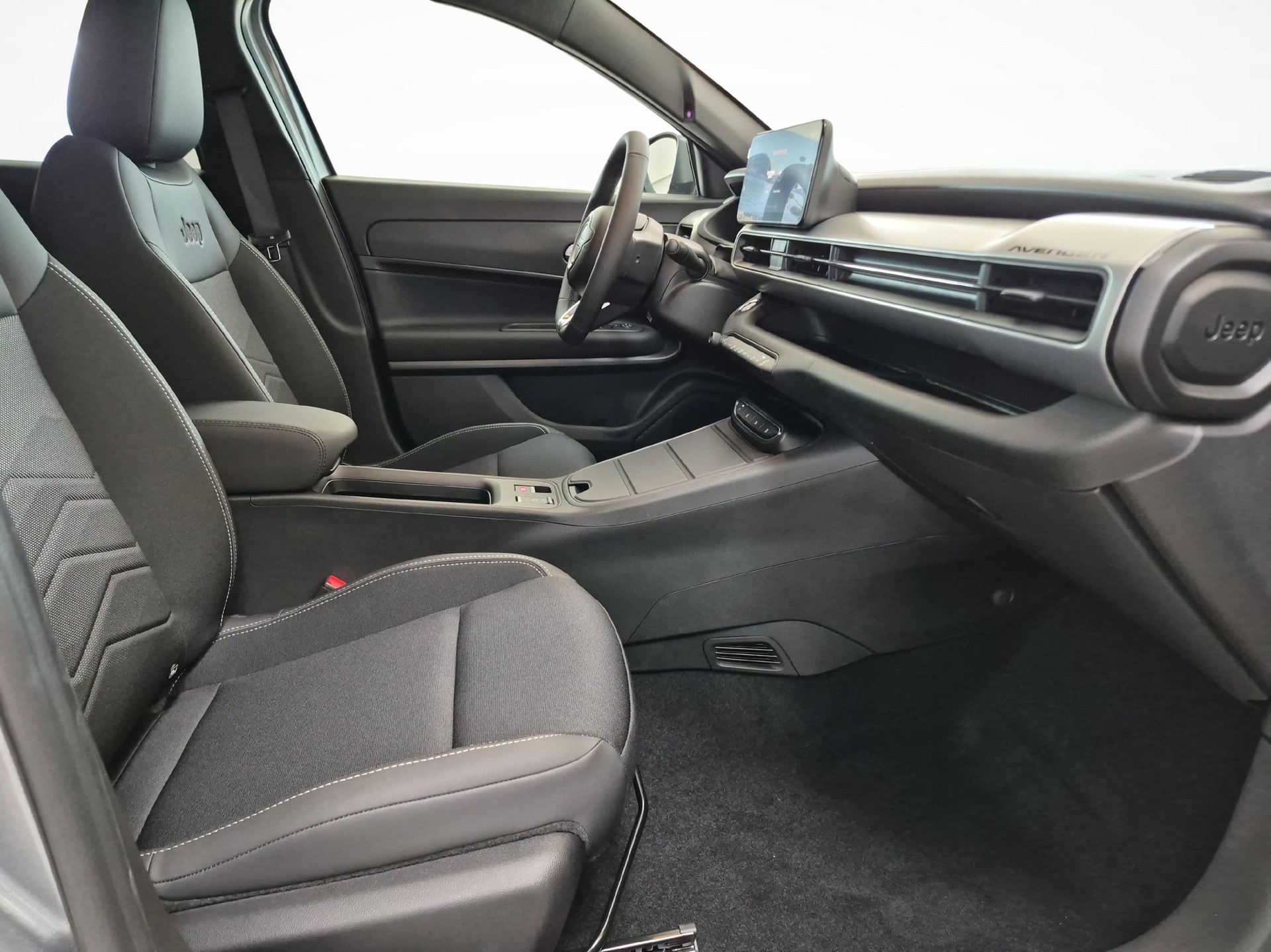 JEEP Avenger 1.2 MHEV Black Edition-image-9