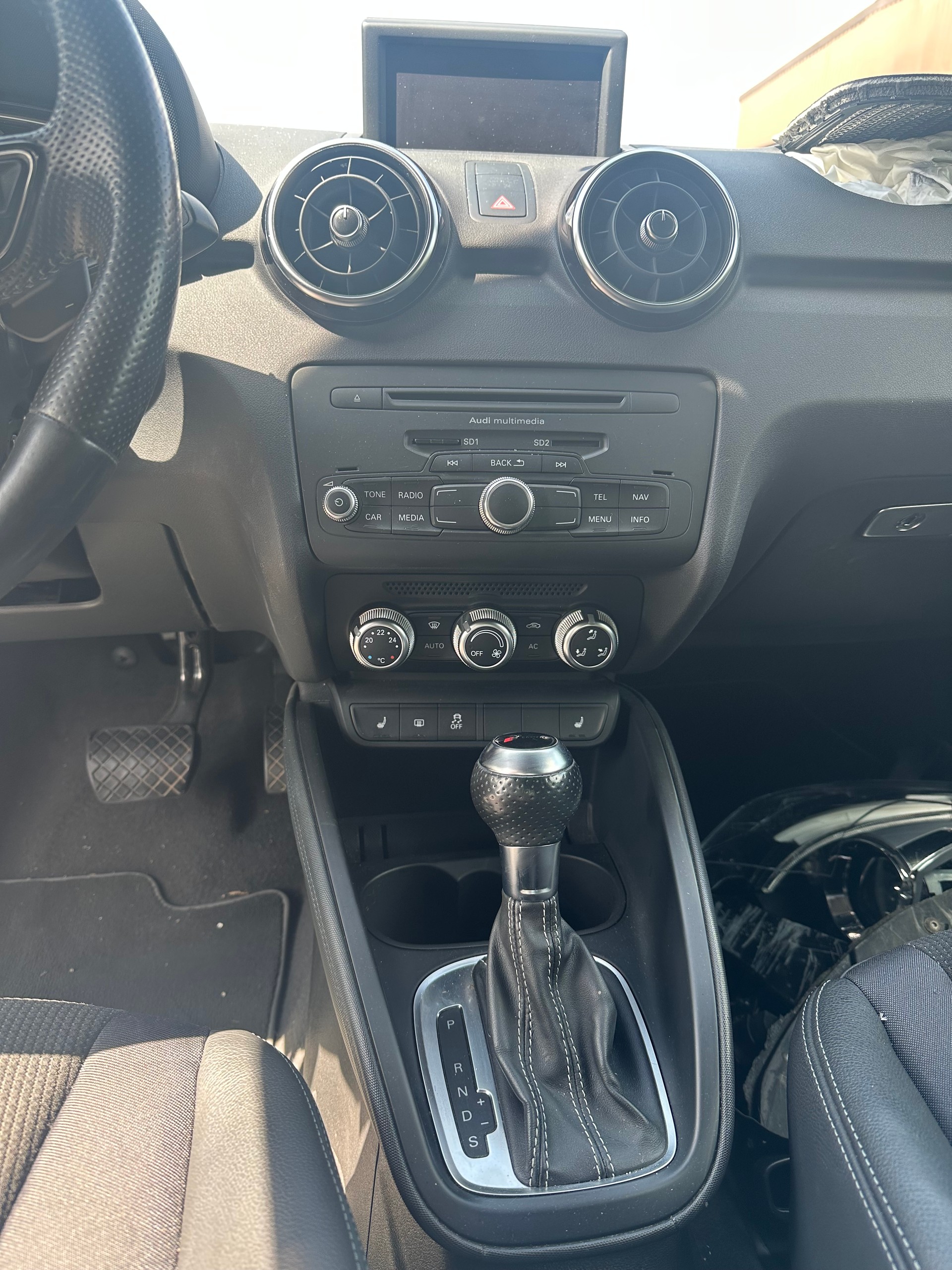 AUDI A1 Sport 1.4 TFSI Ambition S-tronic-image-10