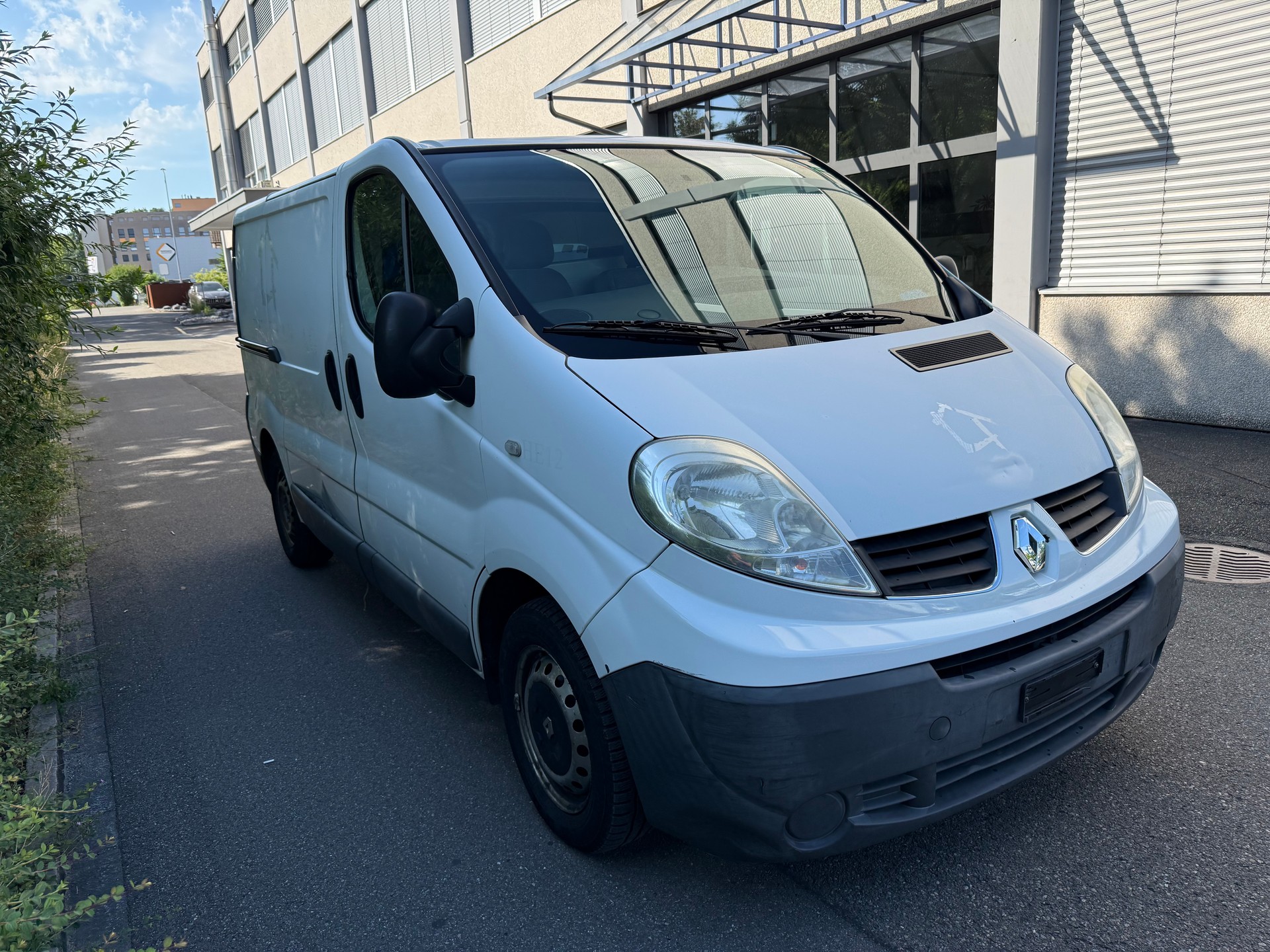 RENAULT Trafic 2.0 dCi 90 2.7t L1H1-image-2