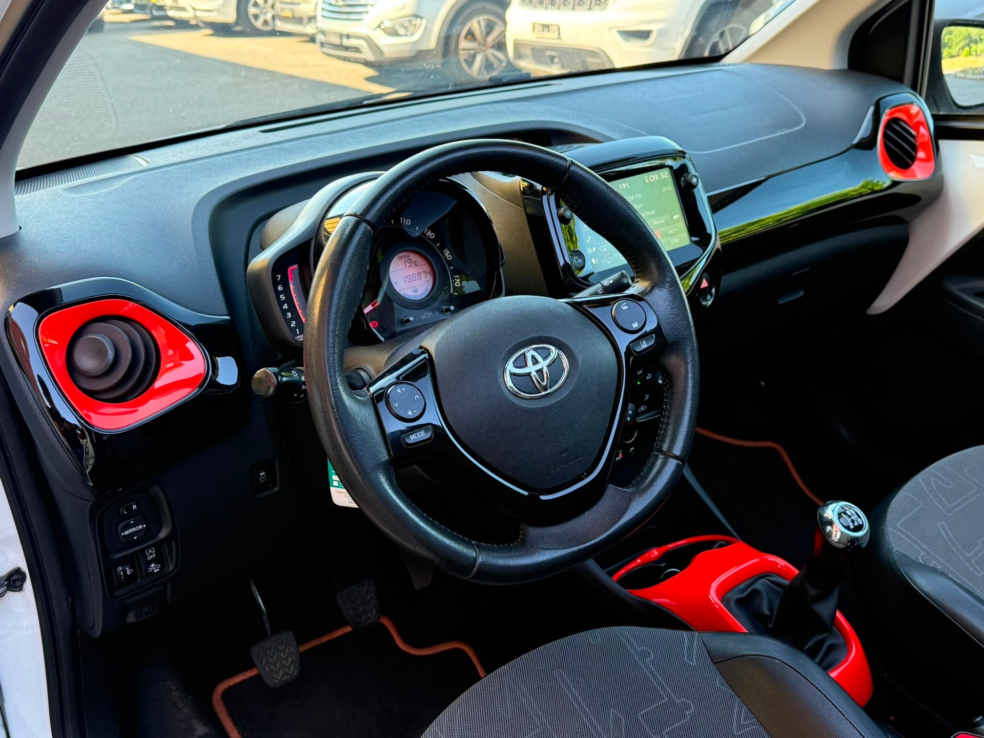 TOYOTA Aygo 1.0 VVT-i Limited White-image-13