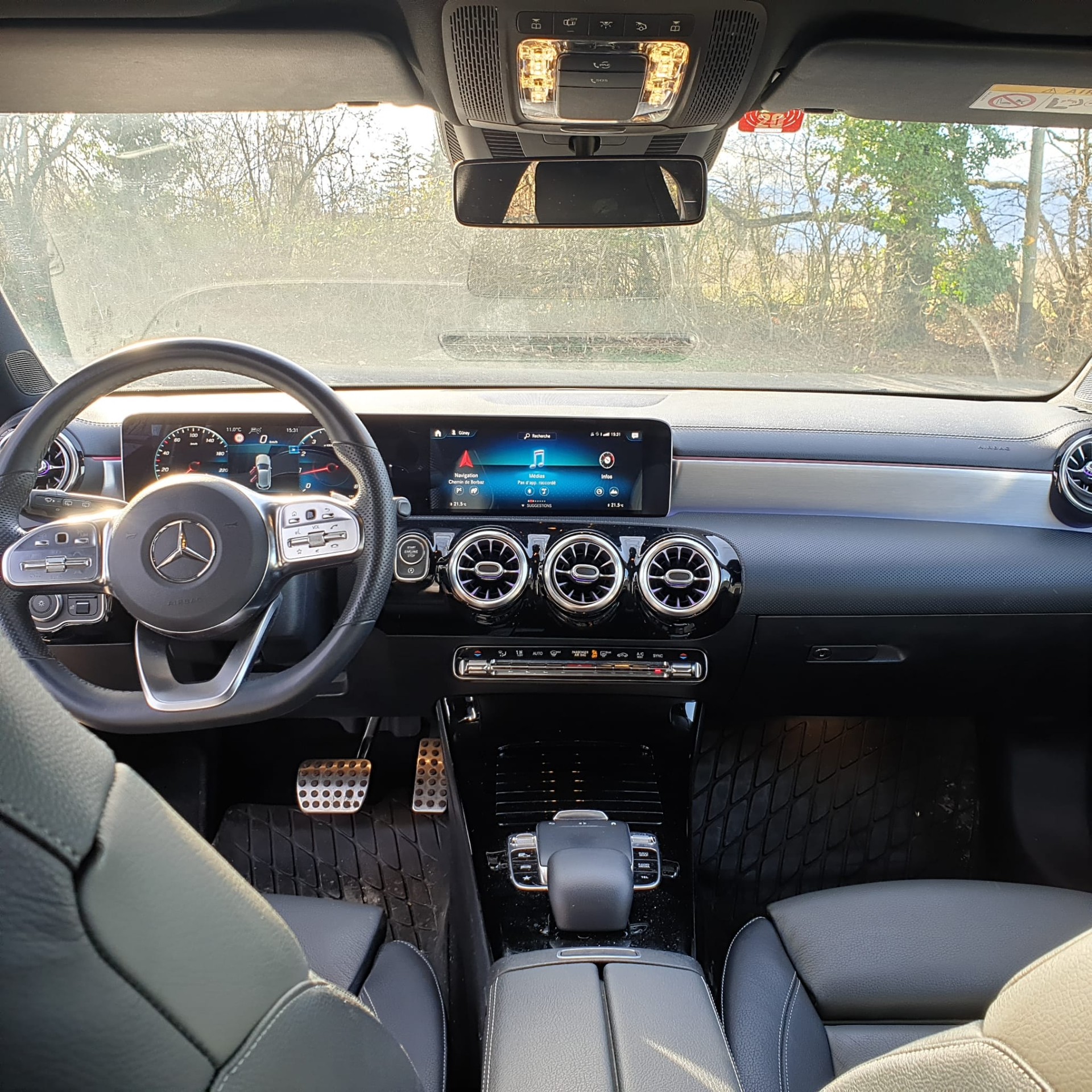 MERCEDES-BENZ A 200 AMG Line-image-4