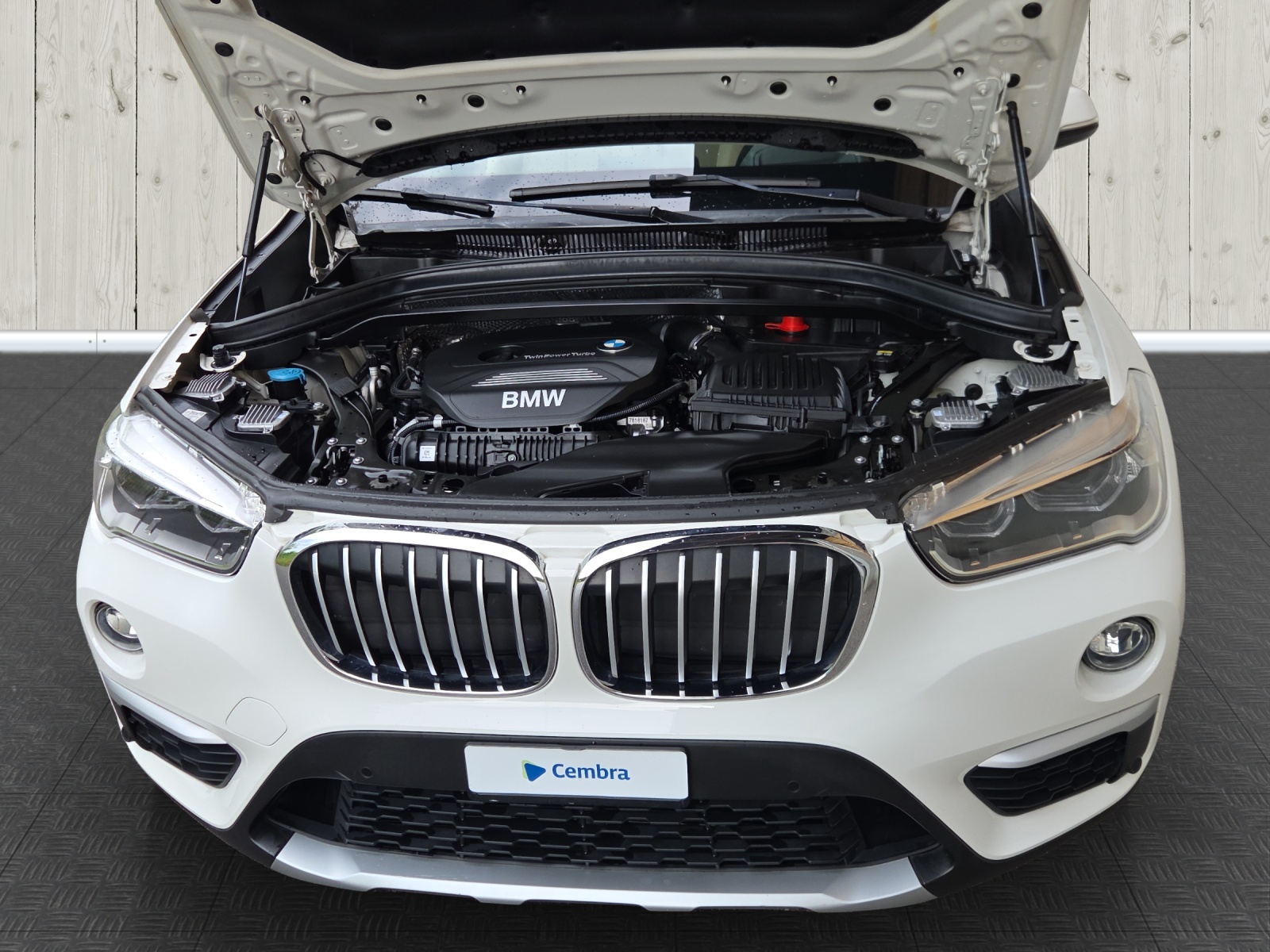 BMW X1 xDrive 25i Steptronic-image-15