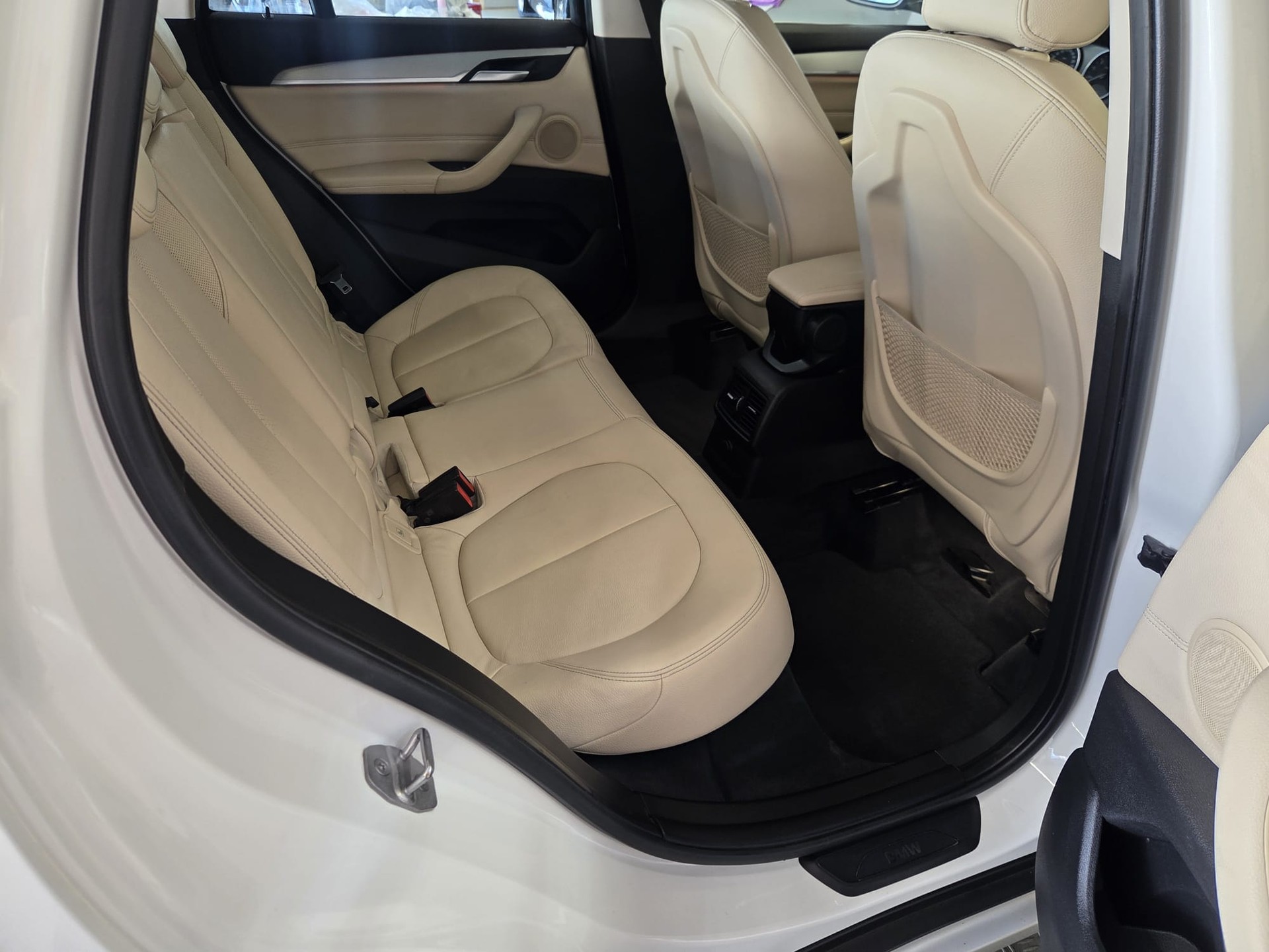 BMW X1 xDrive 25i Steptronic-image-12