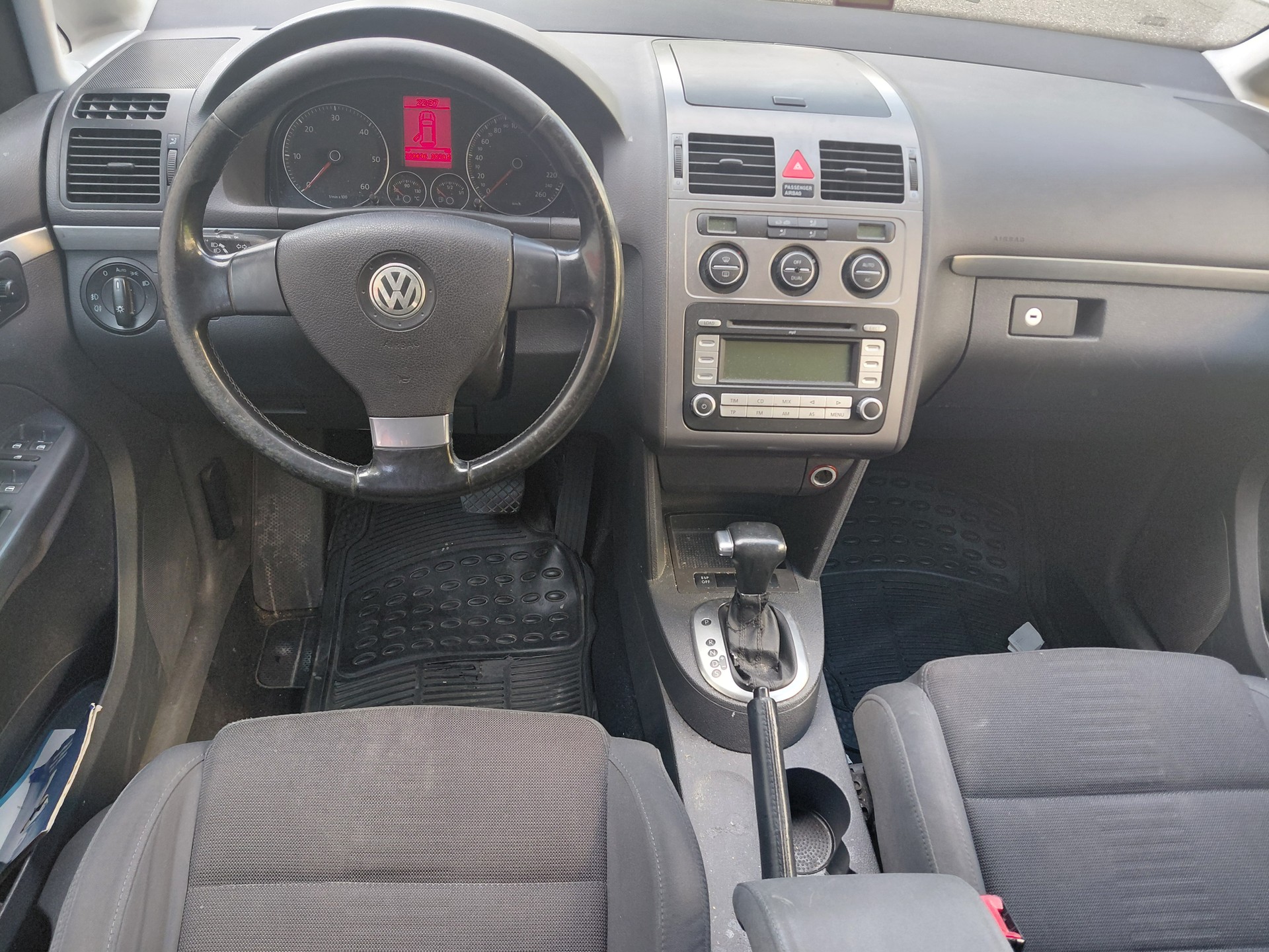 VW Touran 2.0 TDI Trendline 7 Plätze-image-8