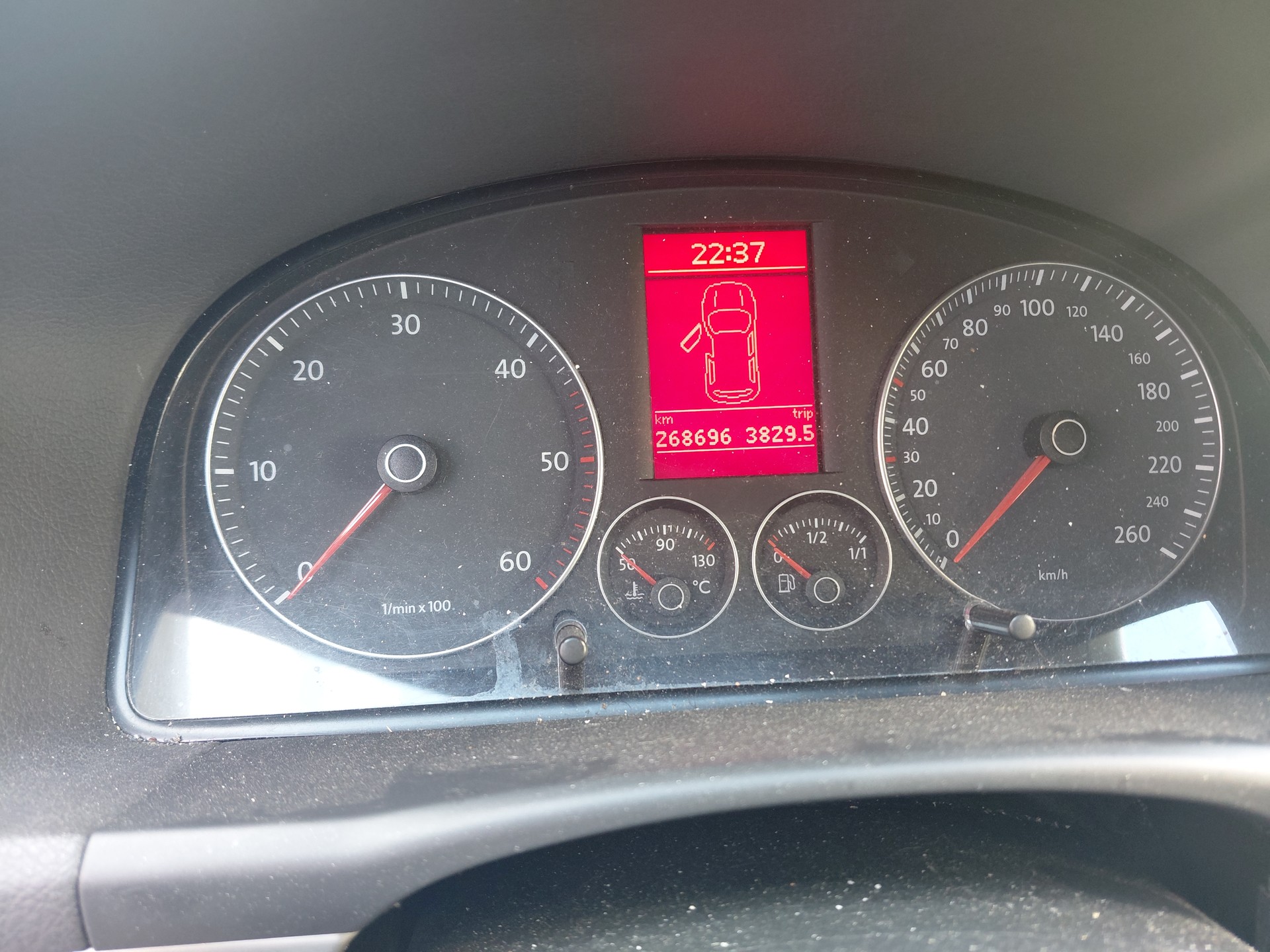 VW Touran 2.0 TDI Trendline 7 Plätze-image-10