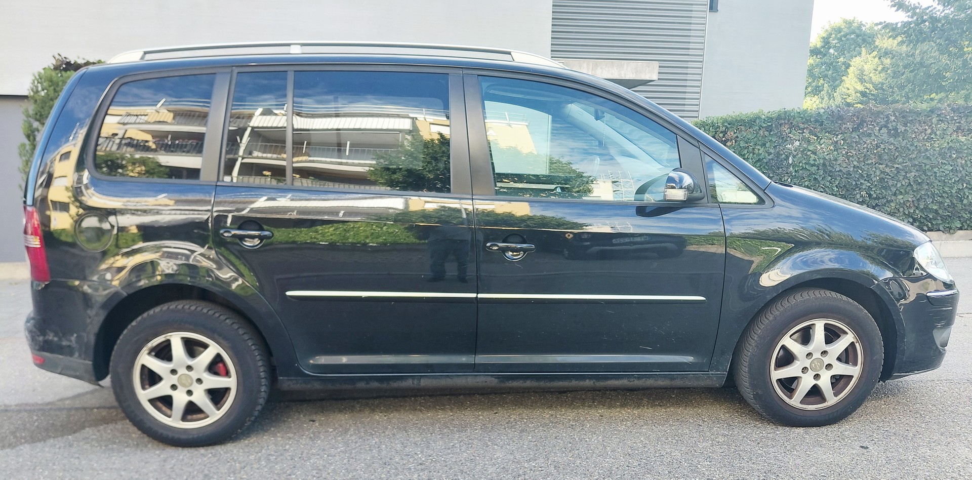 VW Touran 2.0 TDI Trendline 7 Plätze-image-2