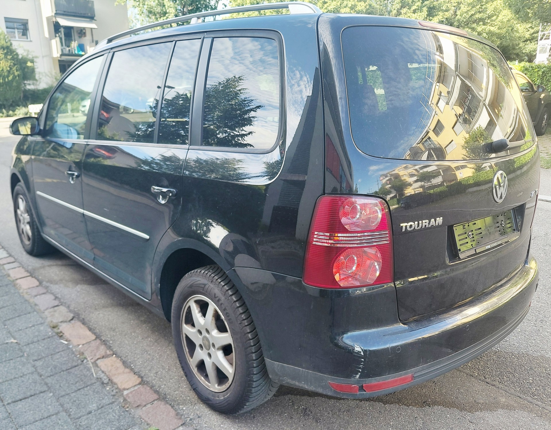 VW Touran 2.0 TDI Trendline 7 Plätze-image-5