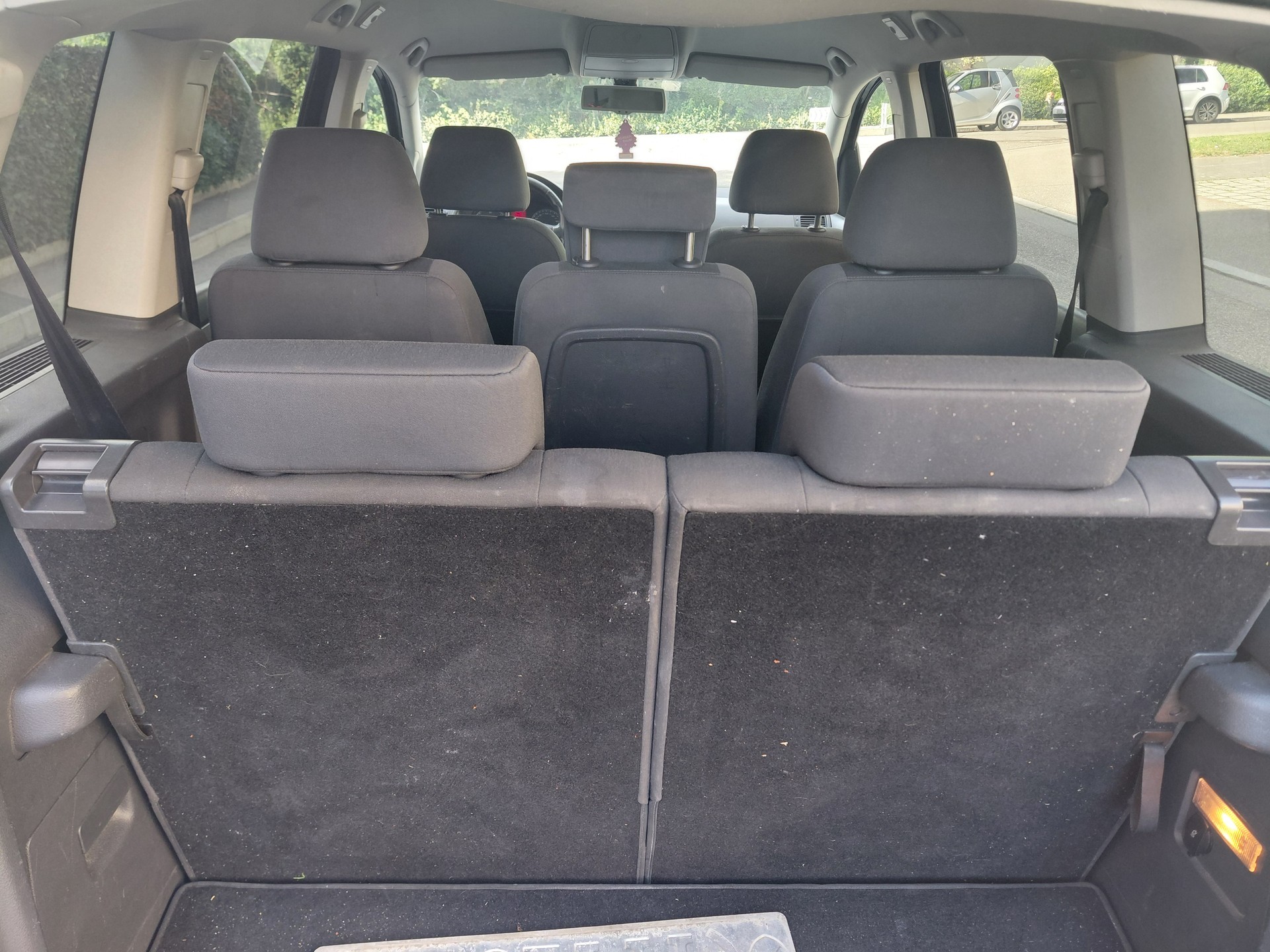 VW Touran 2.0 TDI Trendline 7 Plätze-image-11