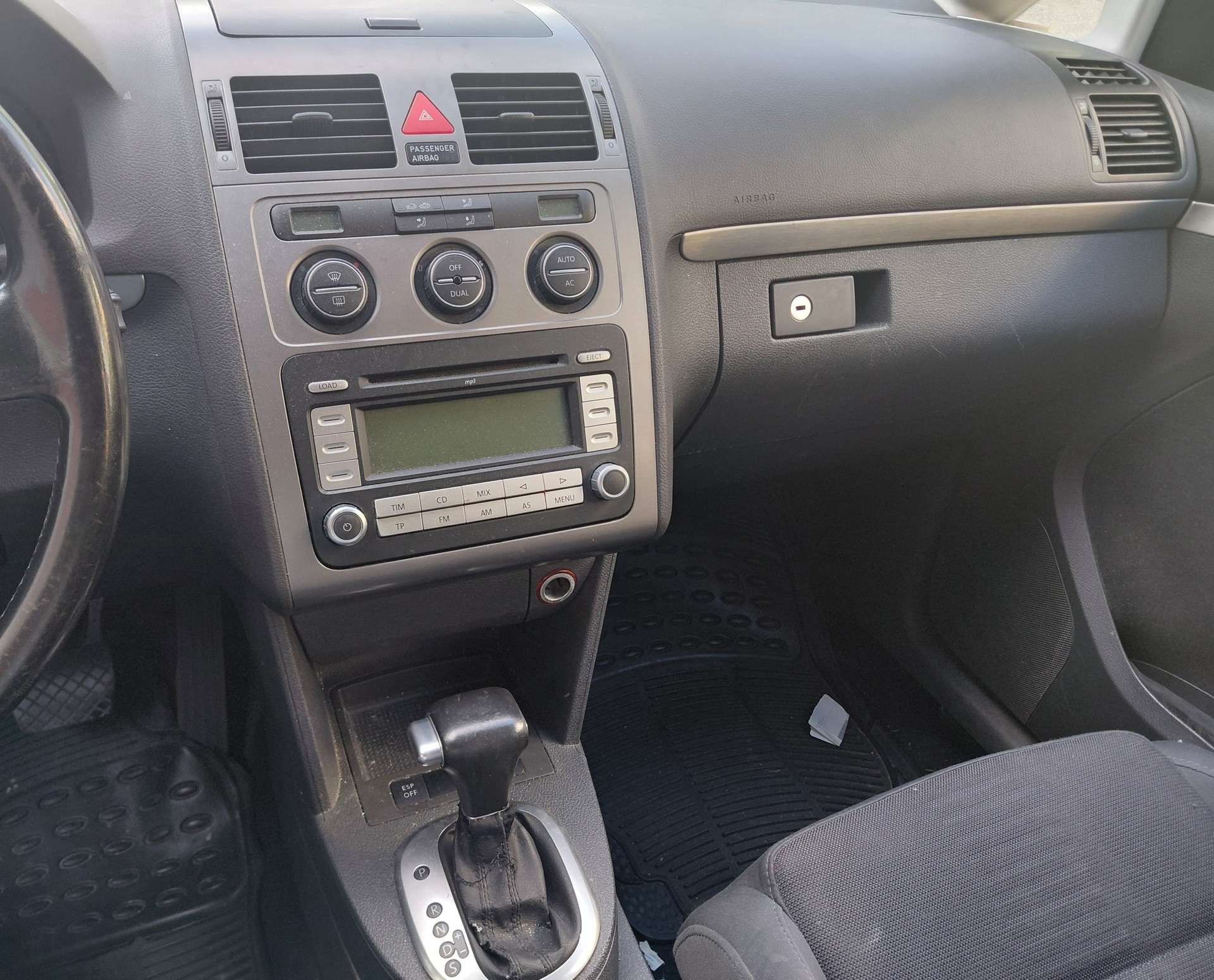VW Touran 2.0 TDI Trendline 7 Plätze-image-9