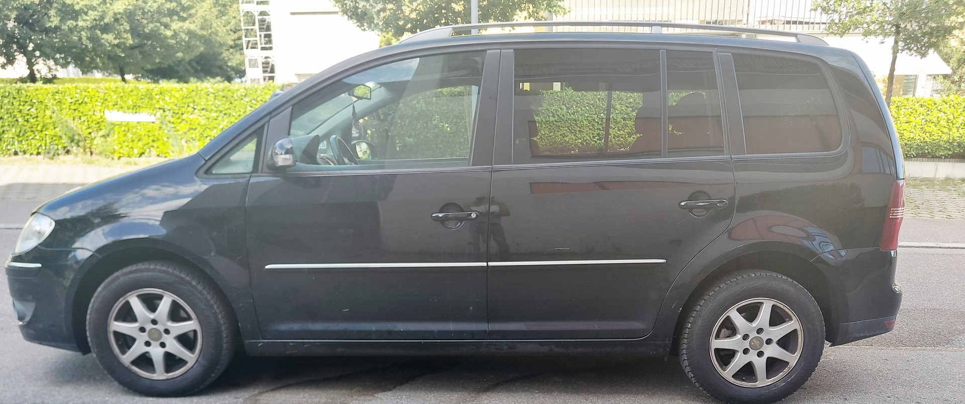 VW Touran 2.0 TDI Trendline 7 Plätze-image-3