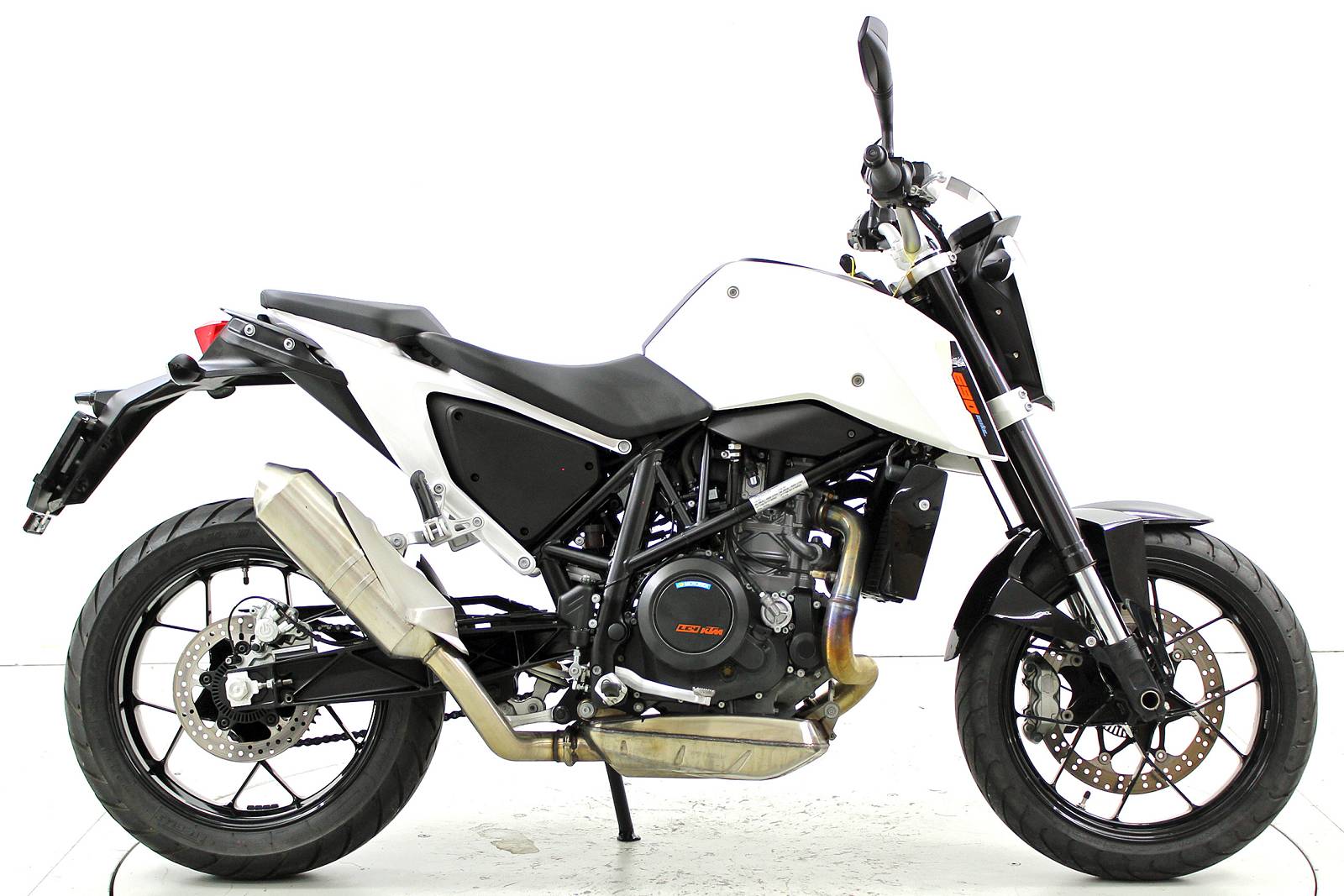 KTM Duke 690 ABS-showroom-element-3