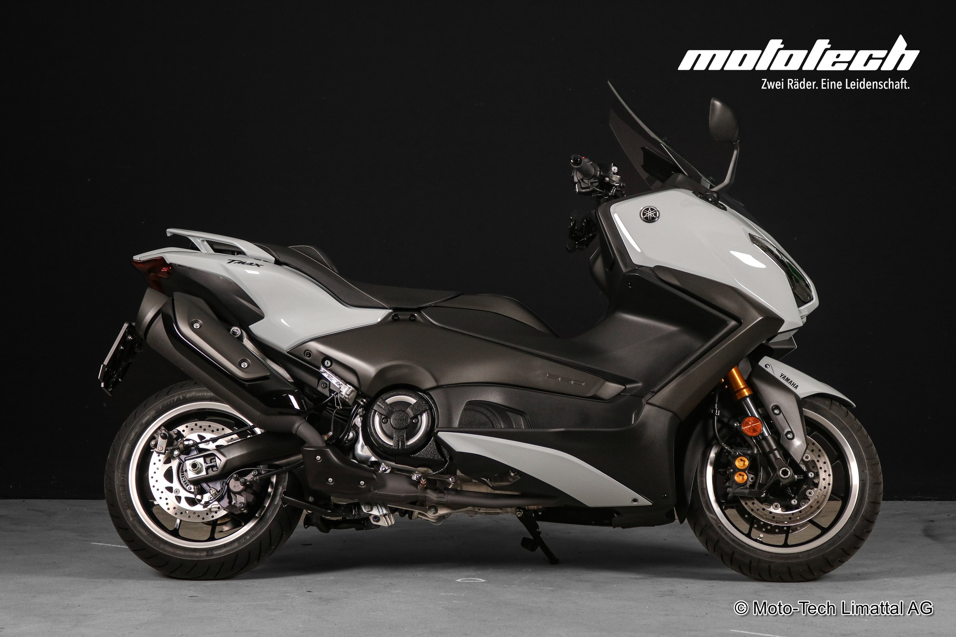YAMAHA T-MAX Tech-Max XP 560-showroom-element-1