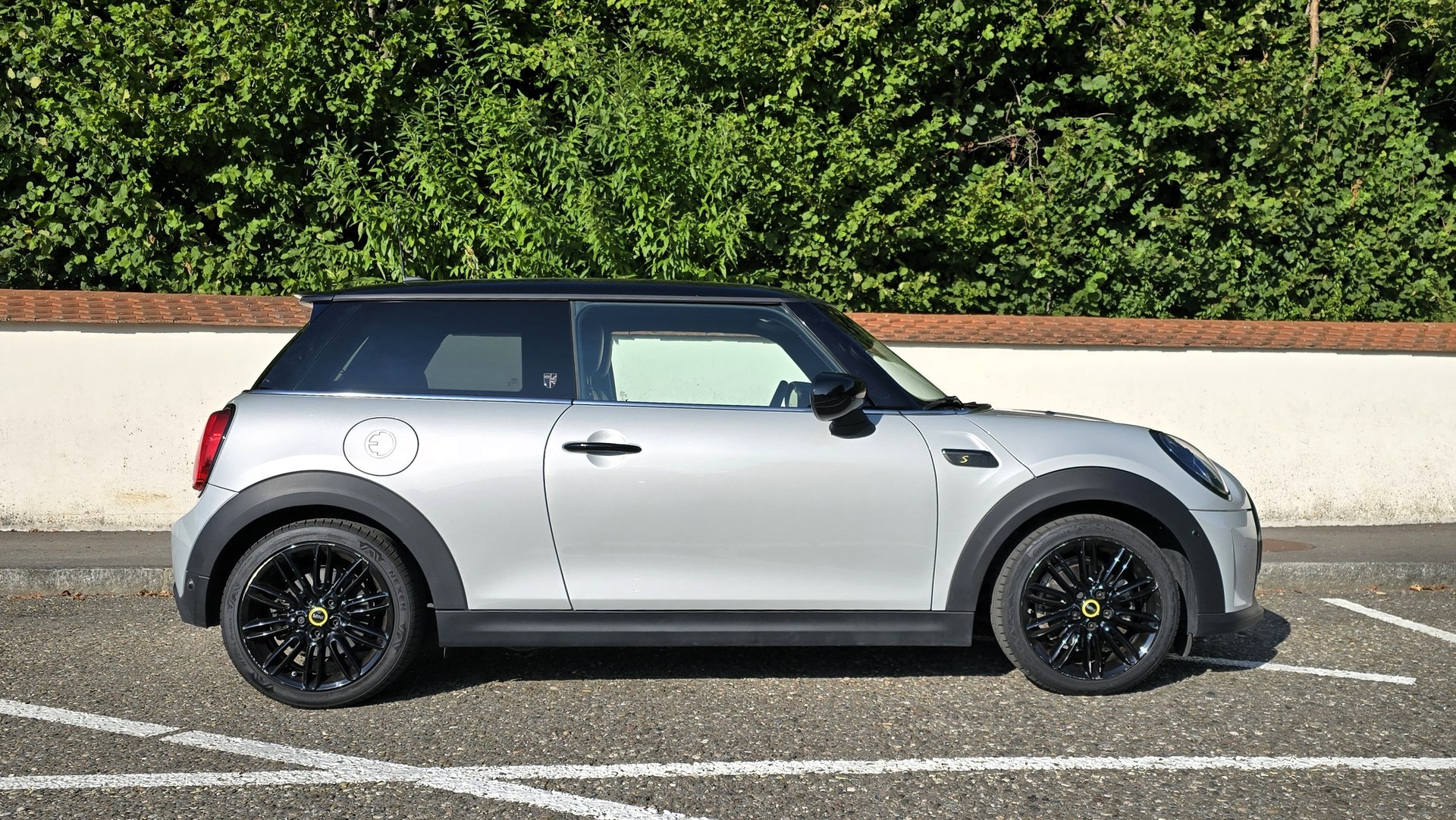 MINI Cooper SE-image-2