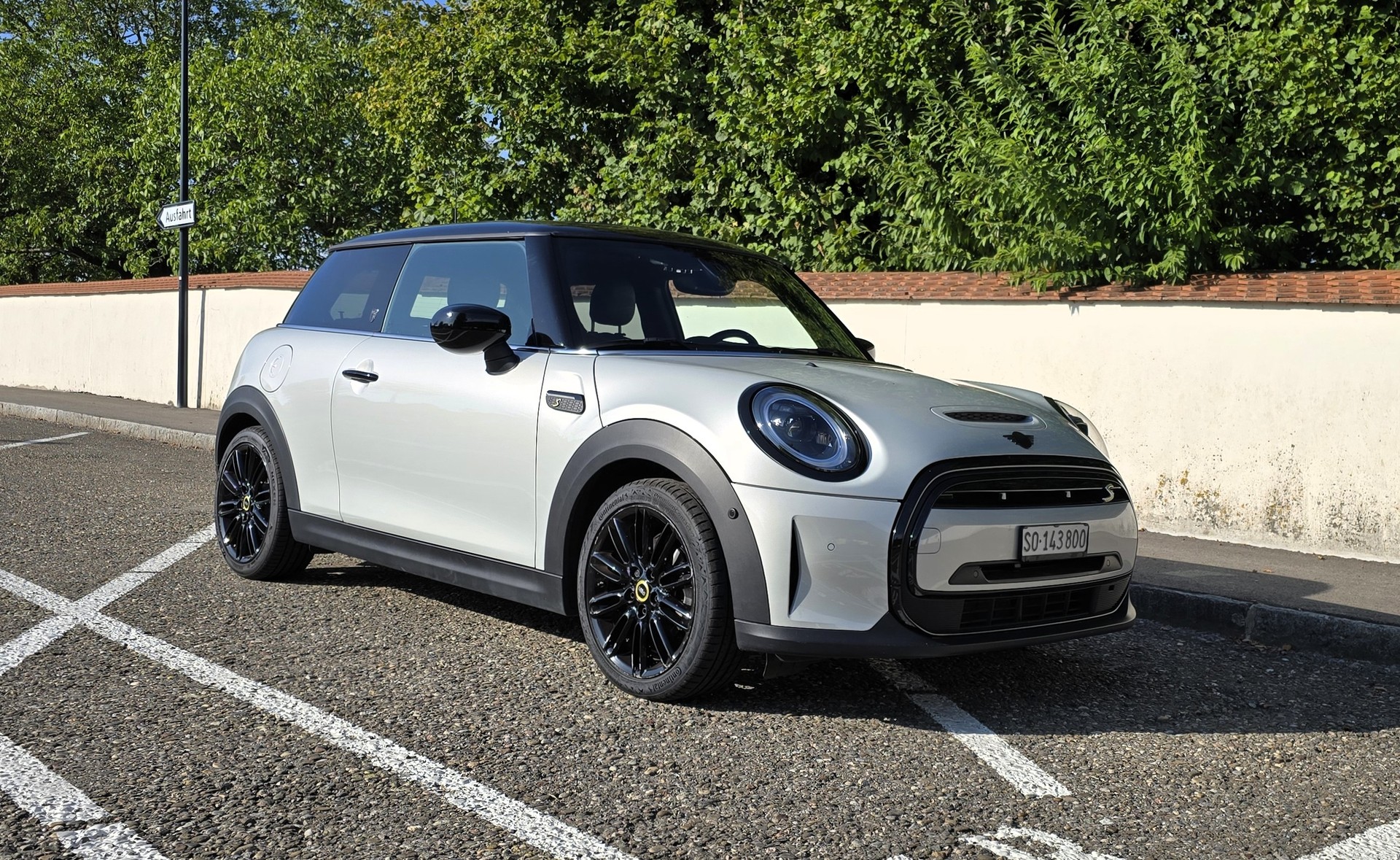 MINI Cooper SE-image-1