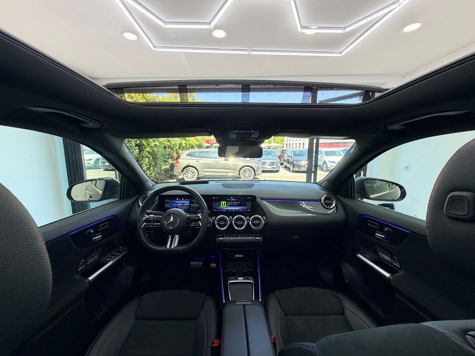 MERCEDES-BENZ GLA 200 AMG Line 7G-DCT | CH-Fahrzeug | Gratis Service 10 Jahre | Panorama | Vollaustattung |-image-10