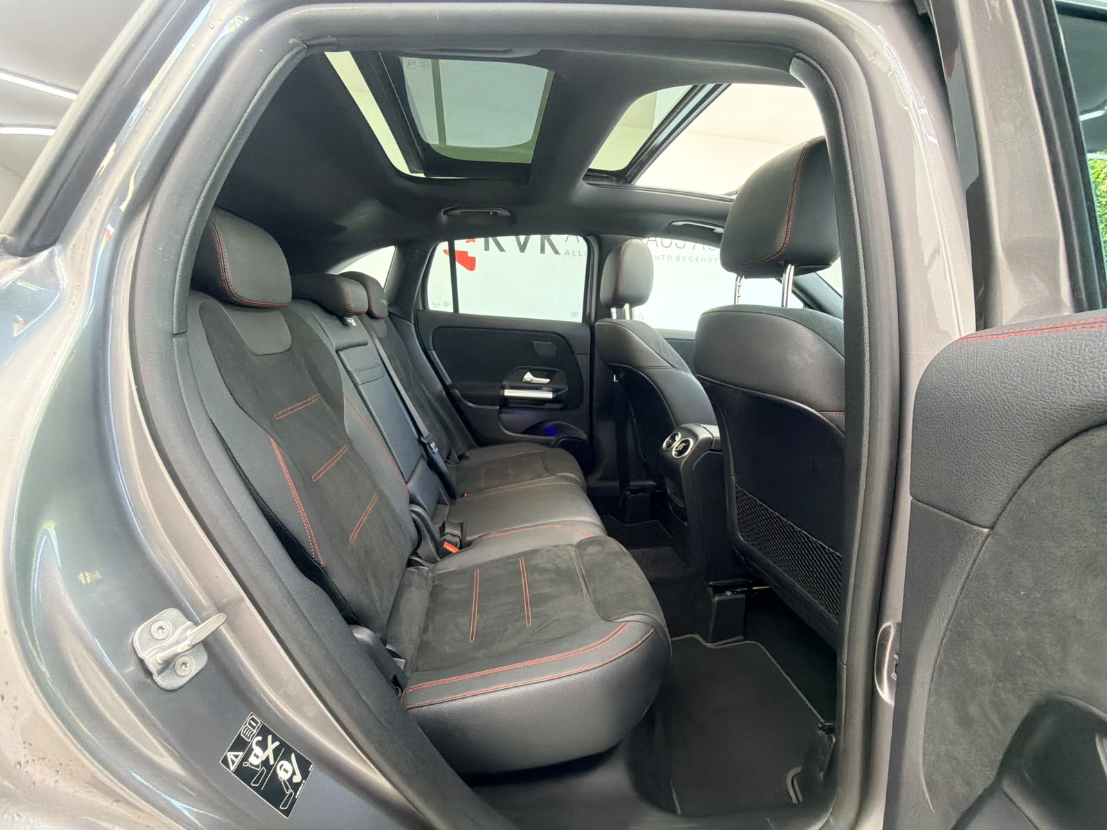 MERCEDES-BENZ GLA 200 AMG Line 7G-DCT | CH-Fahrzeug | Gratis Service 10 Jahre | Panorama | Vollaustattung |-image-24