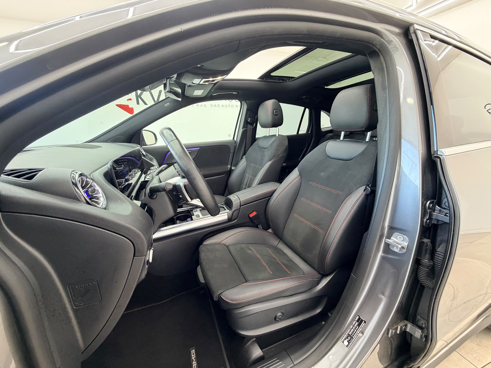 MERCEDES-BENZ GLA 200 AMG Line 7G-DCT | CH-Fahrzeug | Gratis Service 10 Jahre | Panorama | Vollaustattung |-image-15