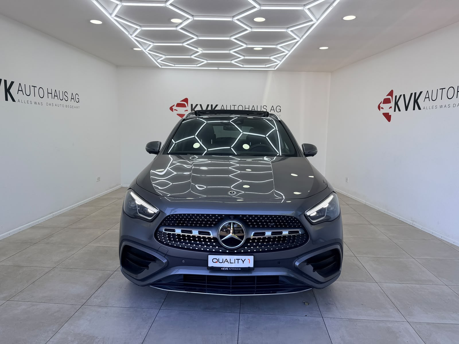 MERCEDES-BENZ GLA 200 AMG Line 7G-DCT | CH-Fahrzeug | Gratis Service 10 Jahre | Panorama | Vollaustattung |-image-3