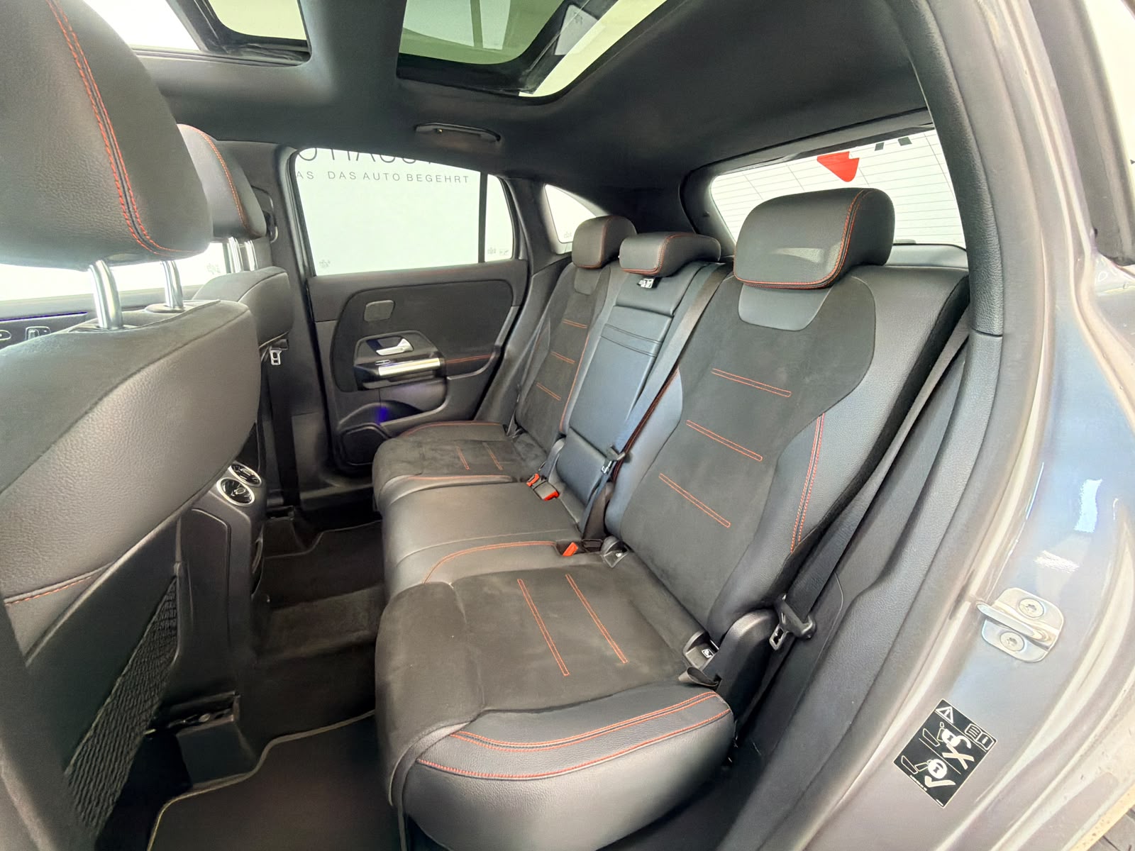 MERCEDES-BENZ GLA 200 AMG Line 7G-DCT | CH-Fahrzeug | Gratis Service 10 Jahre | Panorama | Vollaustattung |-image-23