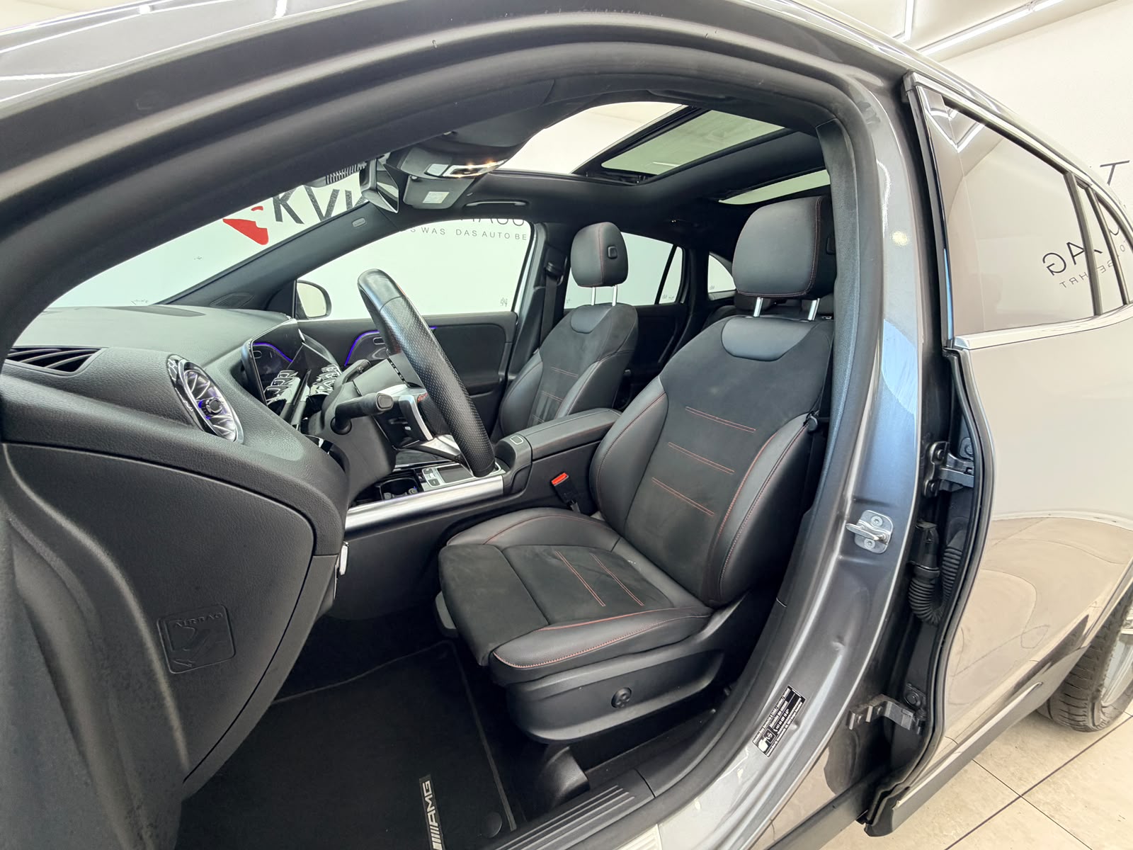 MERCEDES-BENZ GLA 200 AMG Line 7G-DCT | CH-Fahrzeug | Gratis Service 10 Jahre | Panorama | Vollaustattung |-image-18