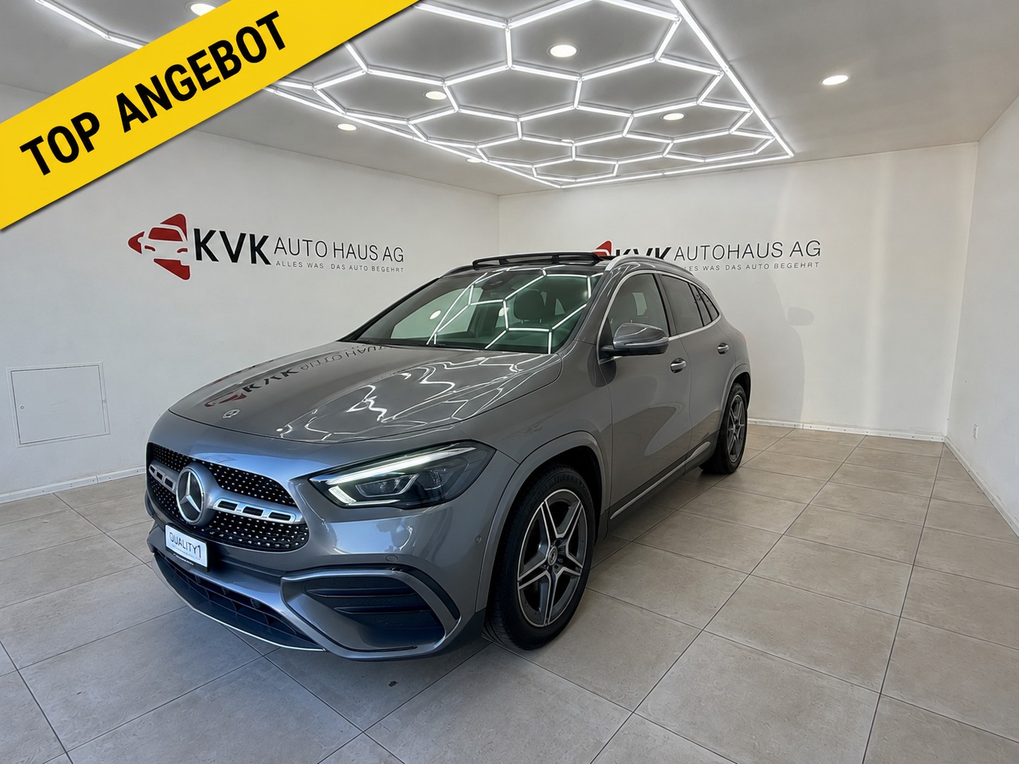 MERCEDES-BENZ GLA 200 AMG Line 7G-DCT | CH-Fahrzeug | Gratis Service 10 Jahre | Panorama | Vollaustattung |-image-0
