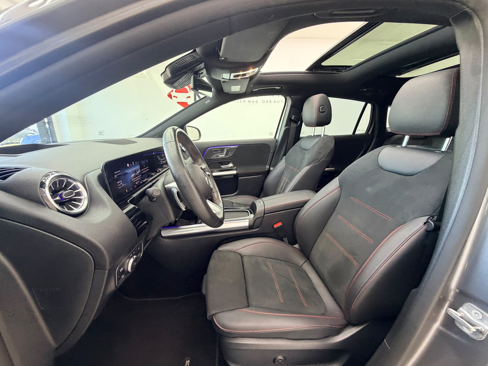 MERCEDES-BENZ GLA 200 AMG Line 7G-DCT | CH-Fahrzeug | Gratis Service 10 Jahre | Panorama | Vollaustattung |-image-16