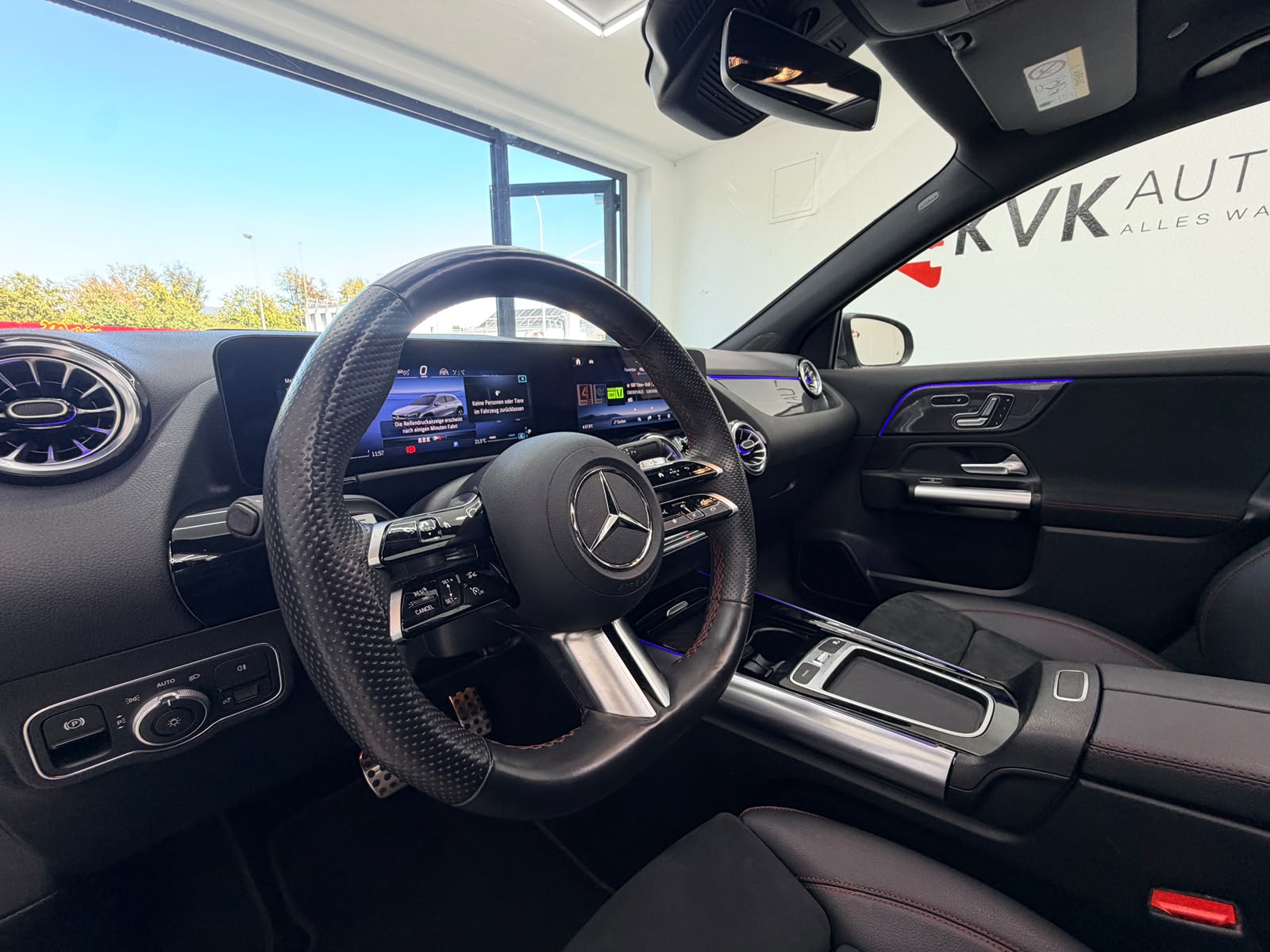 MERCEDES-BENZ GLA 200 AMG Line 7G-DCT | CH-Fahrzeug | Gratis Service 10 Jahre | Panorama | Vollaustattung |-image-13