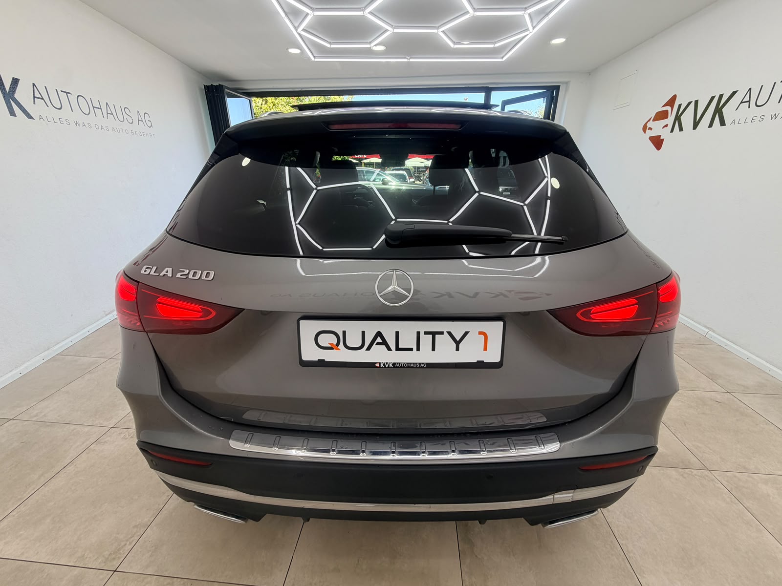MERCEDES-BENZ GLA 200 AMG Line 7G-DCT | CH-Fahrzeug | Gratis Service 10 Jahre | Panorama | Vollaustattung |-image-8
