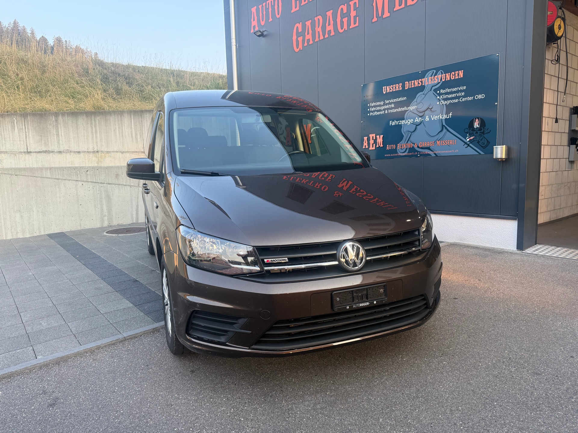 VW Caddy 2.0TDI 4Motion BlueMotion Technology-image-1