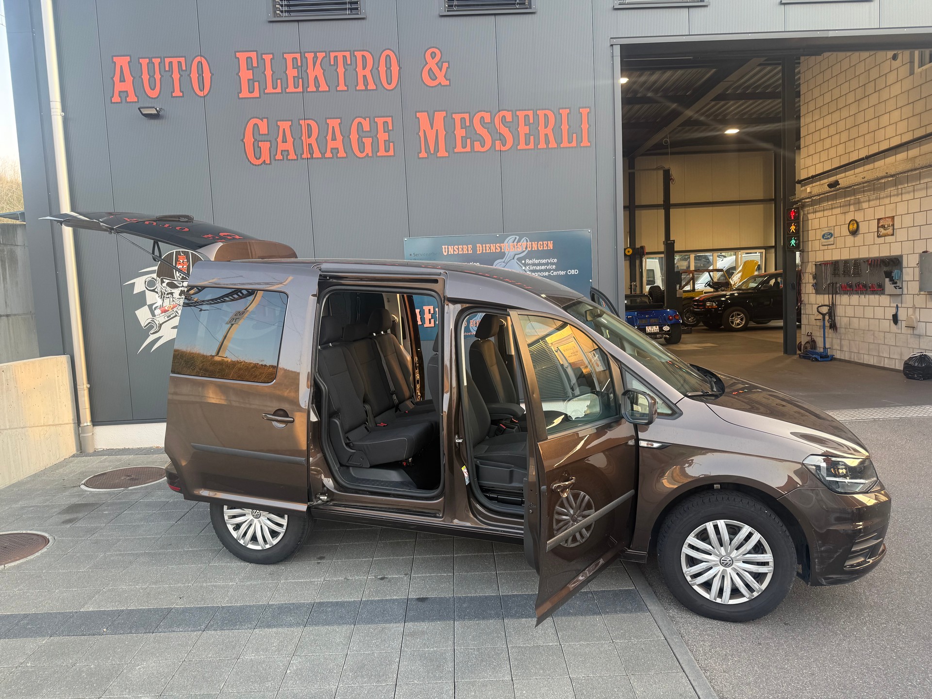 VW Caddy 2.0TDI 4Motion BlueMotion Technology-image-10