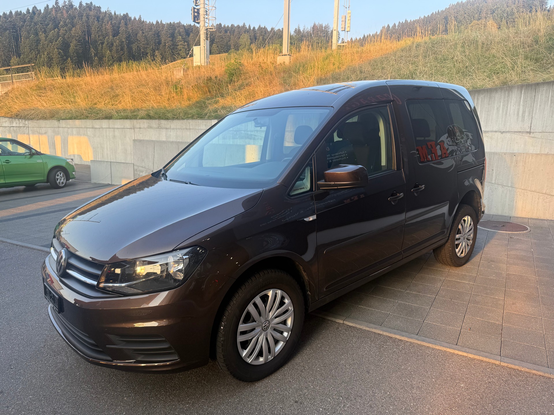 VW Caddy 2.0TDI 4Motion BlueMotion Technology-image-2
