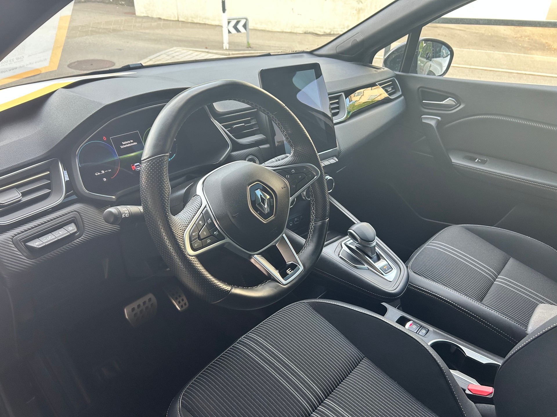 RENAULT Captur 1.6 E-Tech 145 E-Tech Engineered DHT-image-3
