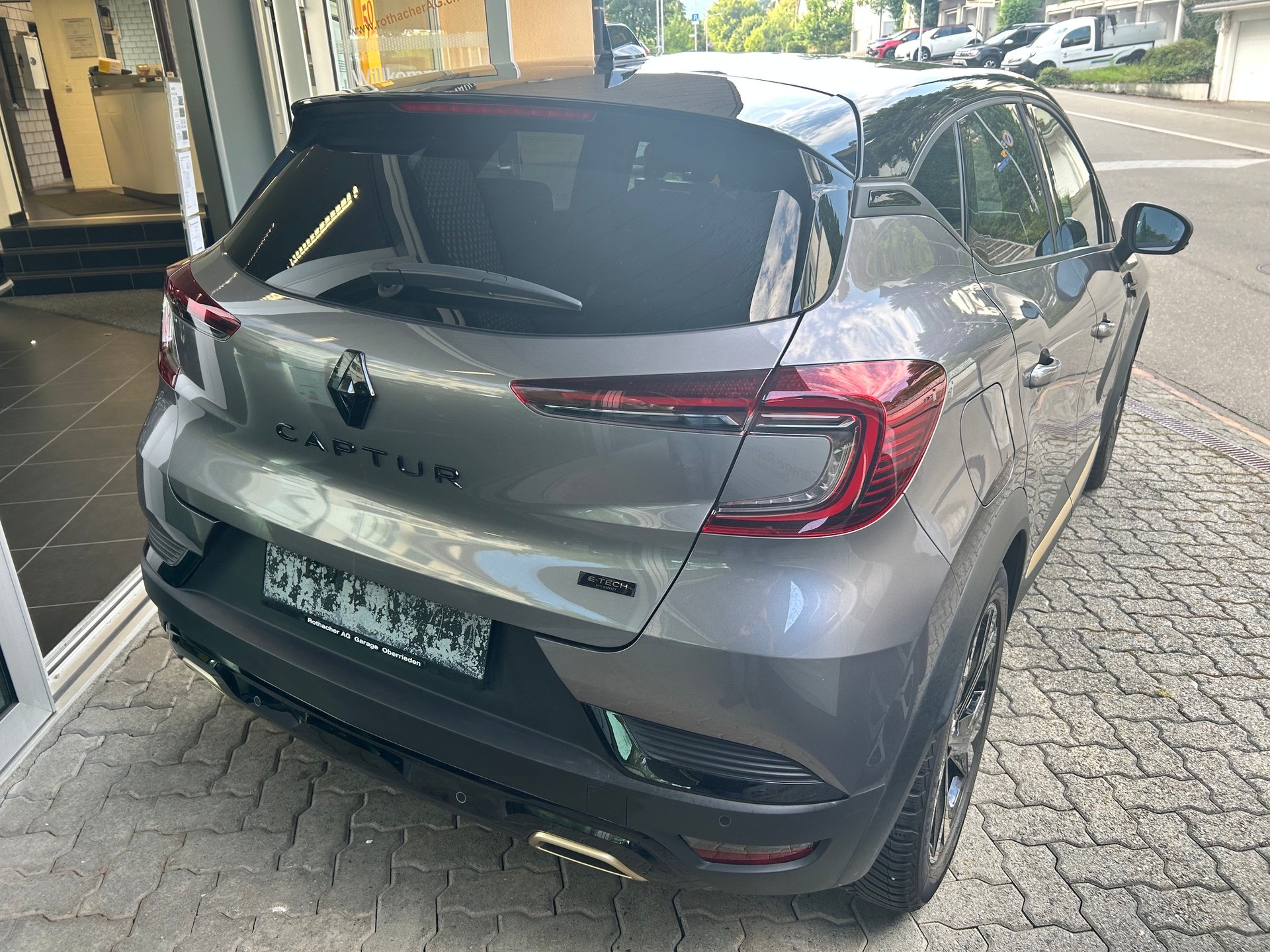 RENAULT Captur 1.6 E-Tech 145 E-Tech Engineered DHT-image-2