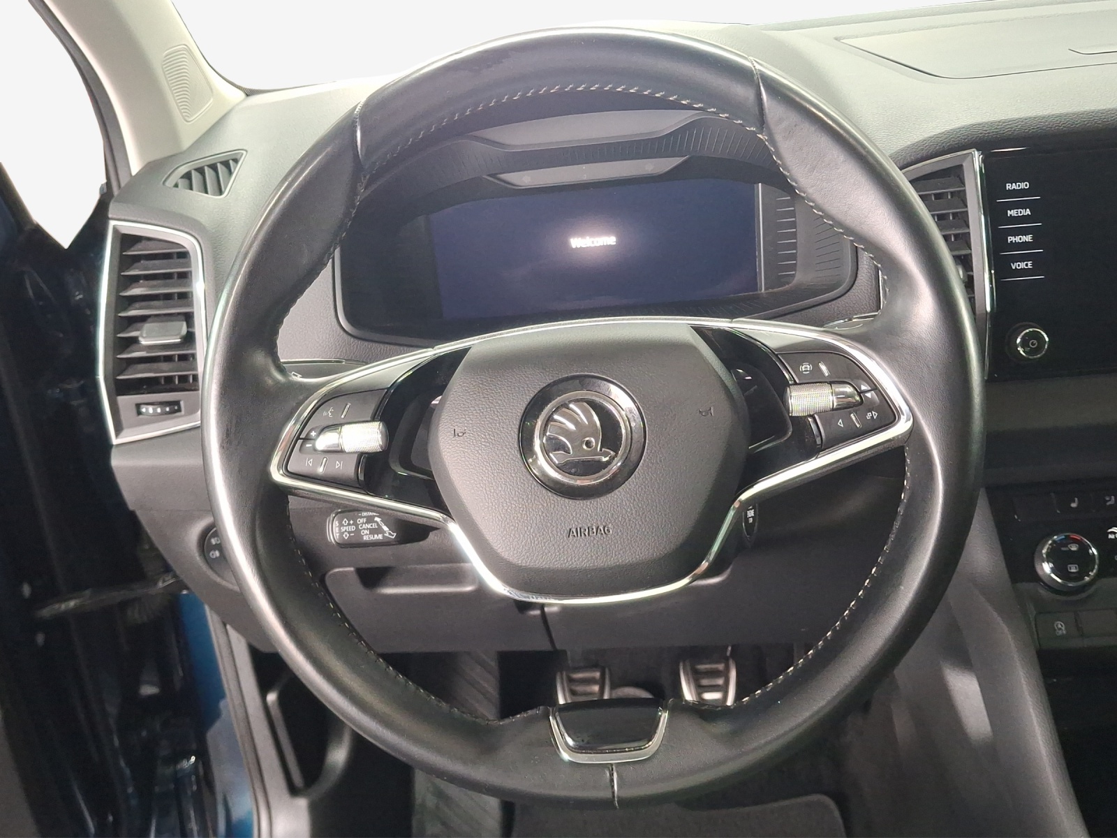 SKODA Karoq 1.0 TSI Ambition-image-9