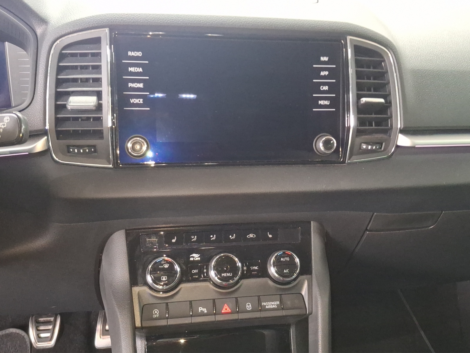 SKODA Karoq 1.0 TSI Ambition-image-10