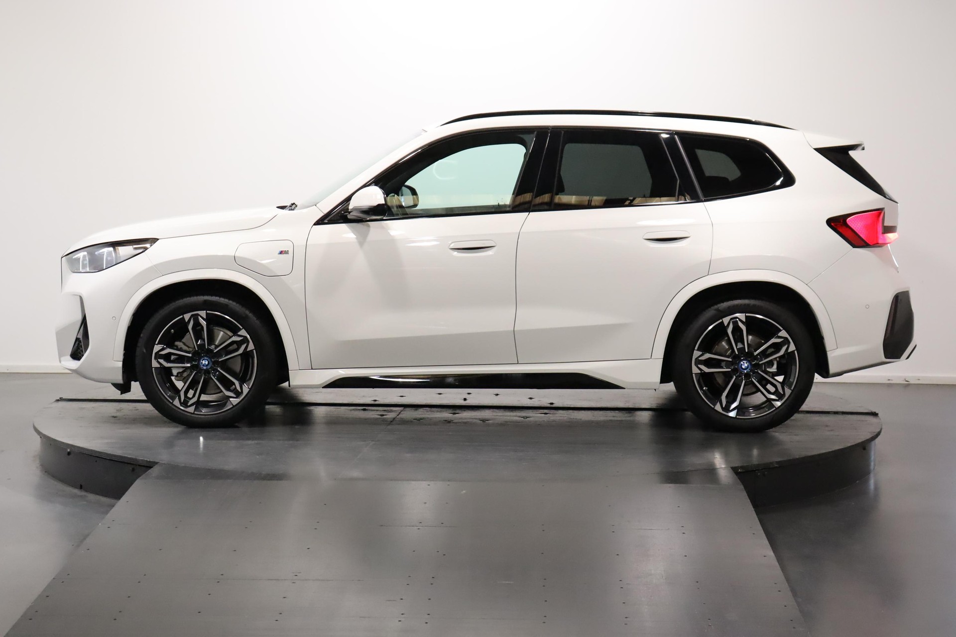 BMW X1 30e xDrive paddles-image-4