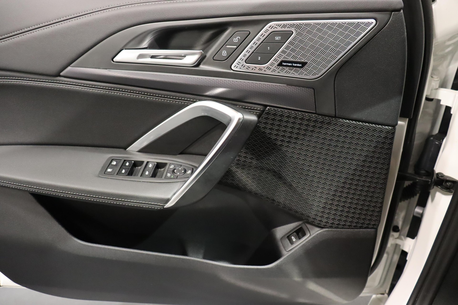 BMW X1 30e xDrive paddles-image-21