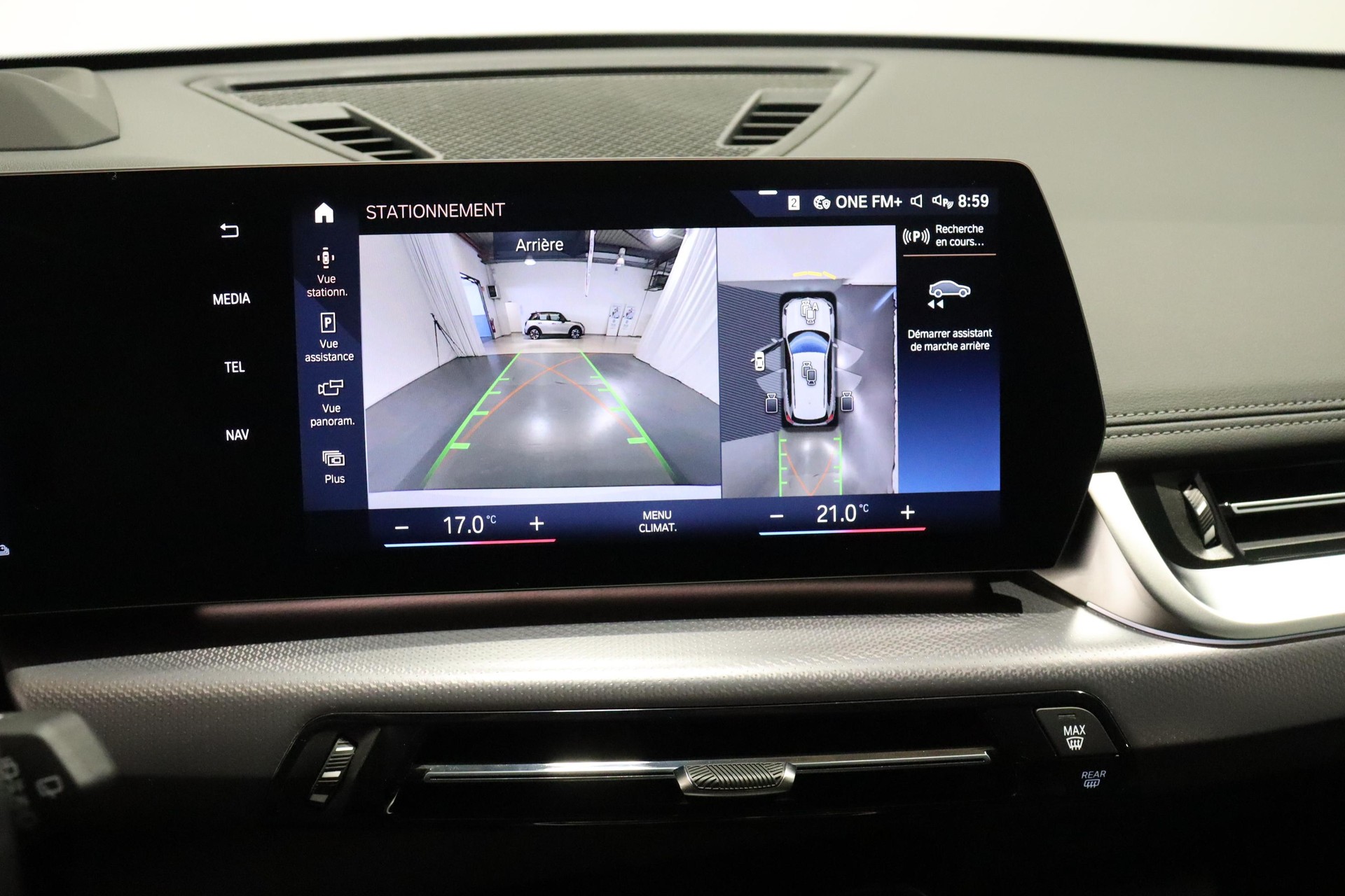 BMW X1 30e xDrive paddles-image-16