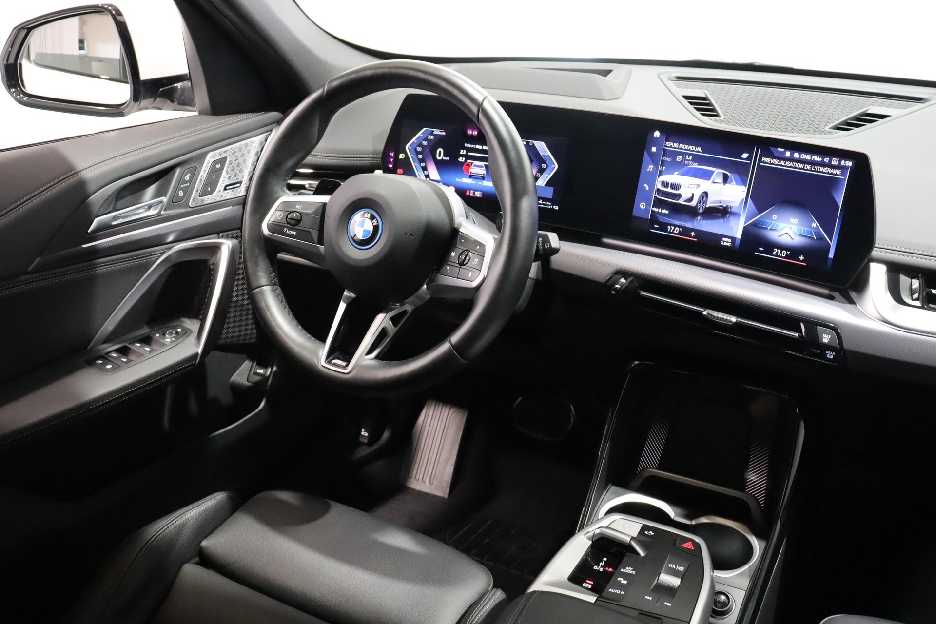 BMW X1 30e xDrive paddles-image-8